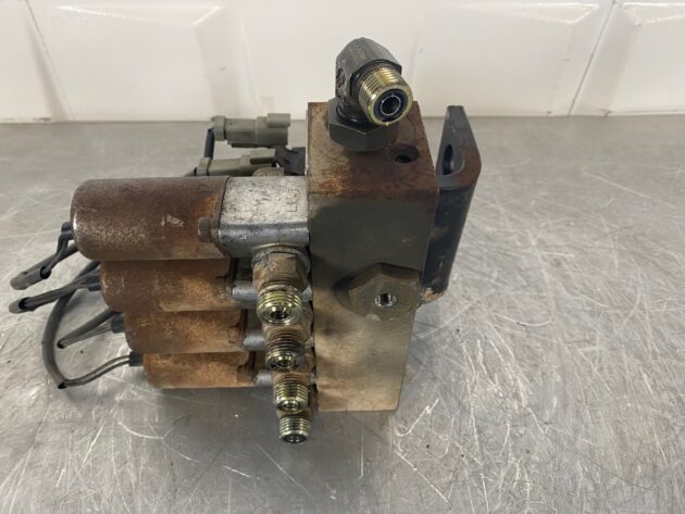 KOMATSU WA380-5H - 702-21-07410 - SERVICE SOLENID VALVE
