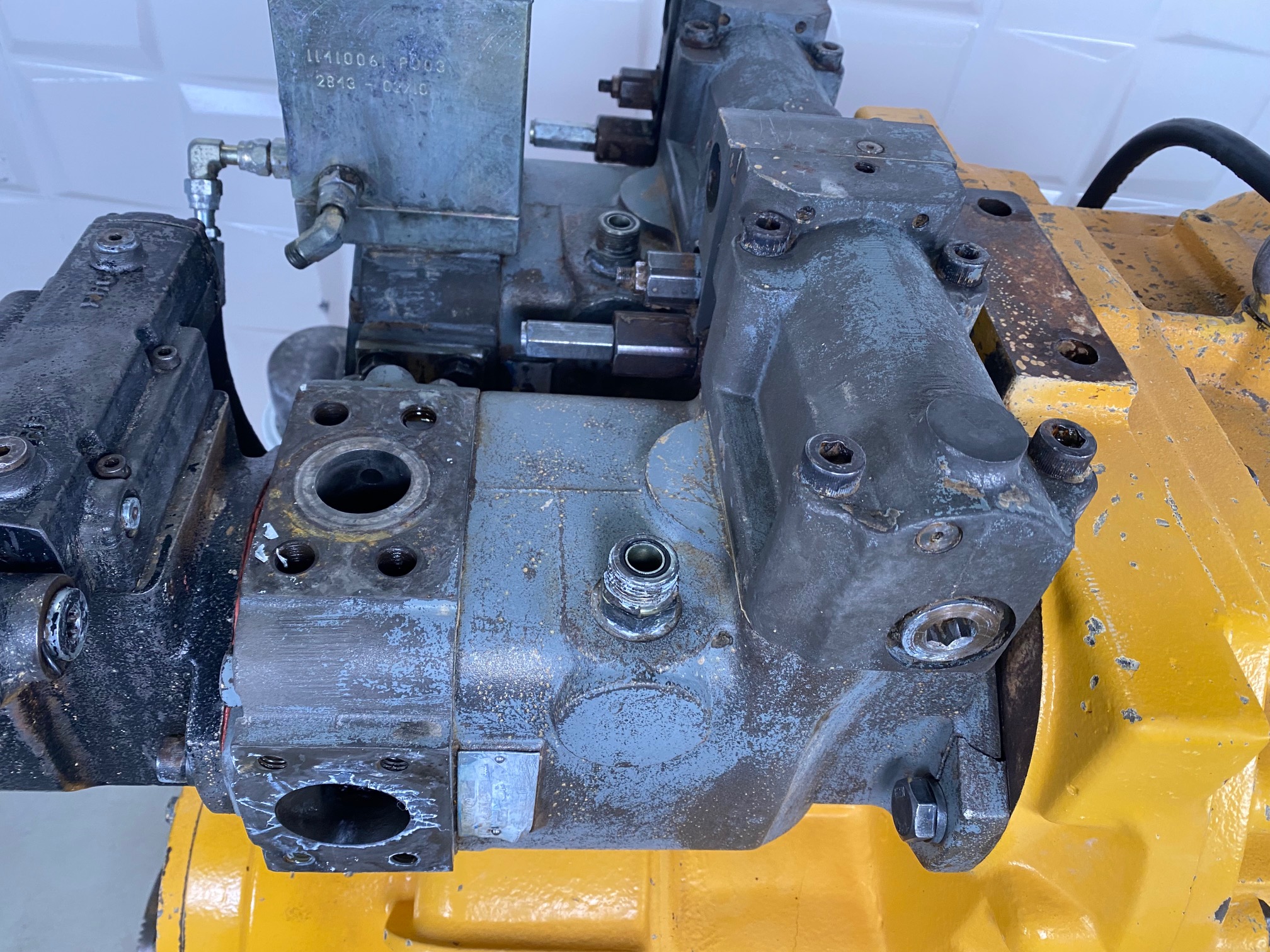 VOLVO L220E 15068648 - BOMBA HIDRÁULICA PRINCIPAL - Imagen 2