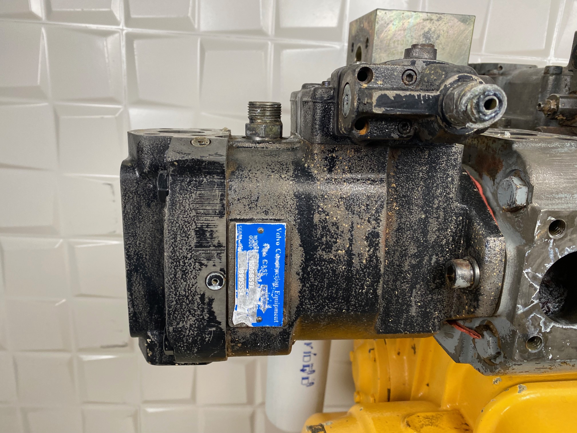 VOLVO L220E 15068597 - BOMBA DE VENTILADOR