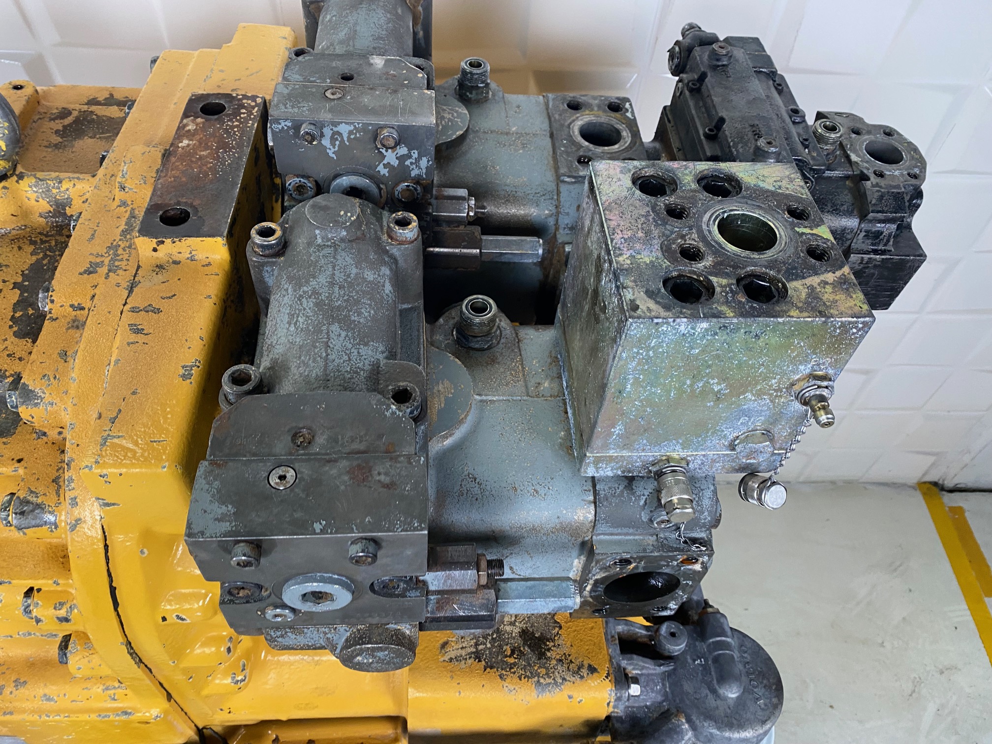 VOLVO L220E 11173536 - BOMBA DE SERVICIOS - Imagen 2