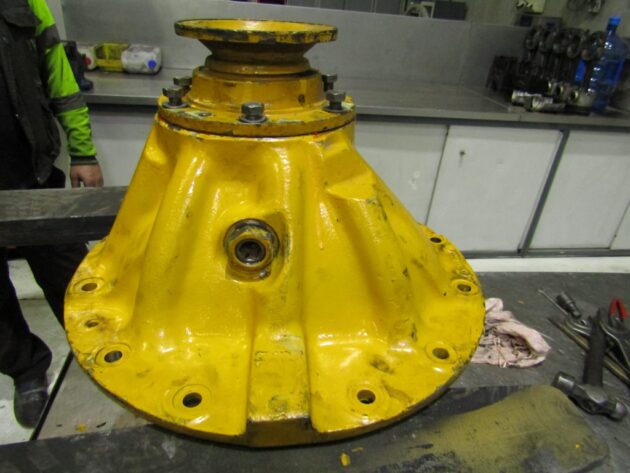 VOLVO  L90  1522958 - CARCASA DEL DIFERENCIAL DELANTERO - Imagen 2