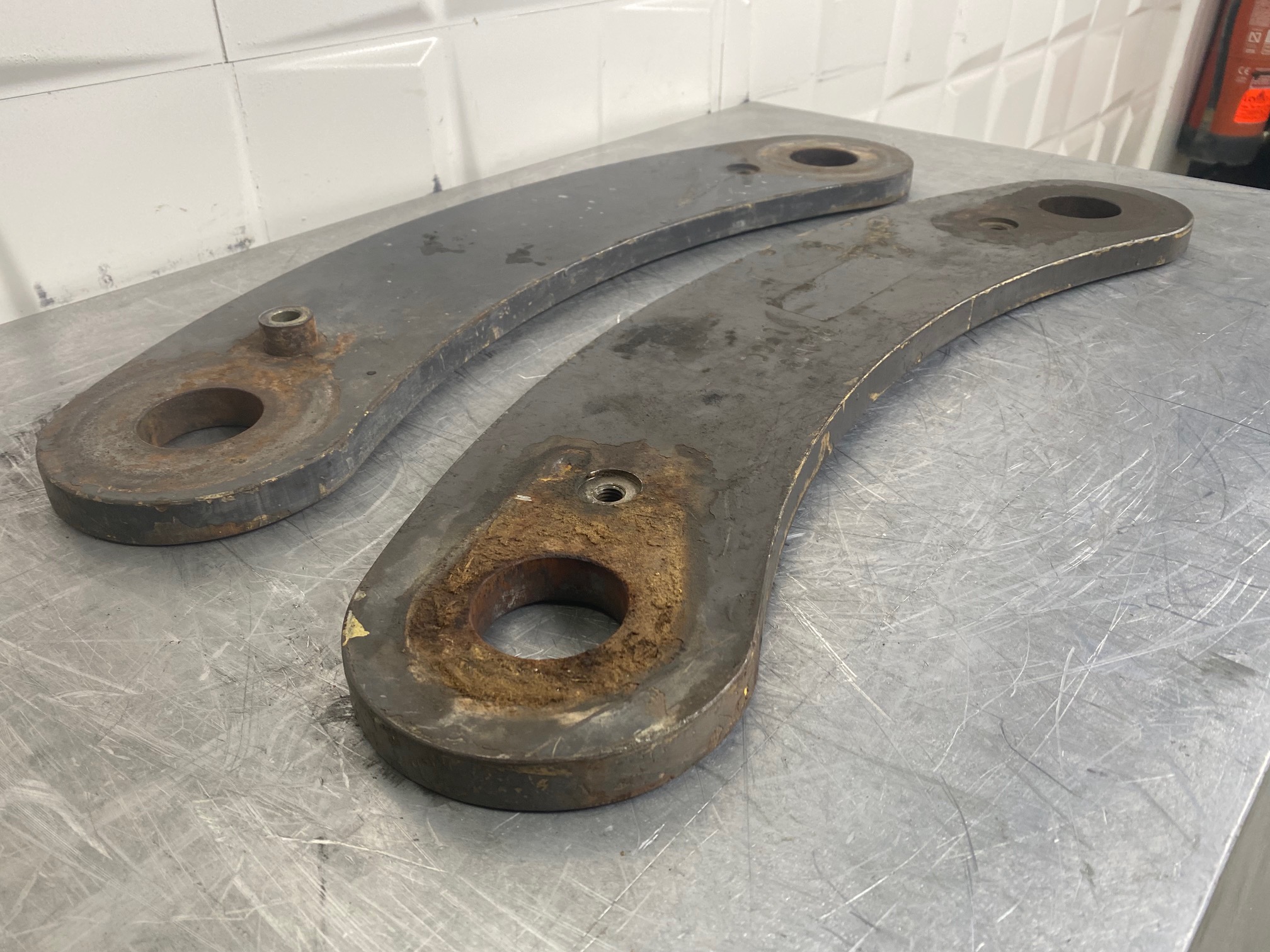 VOLVO L50C 11101022 - BIELA PARALELA DE PALA - Imagen 4