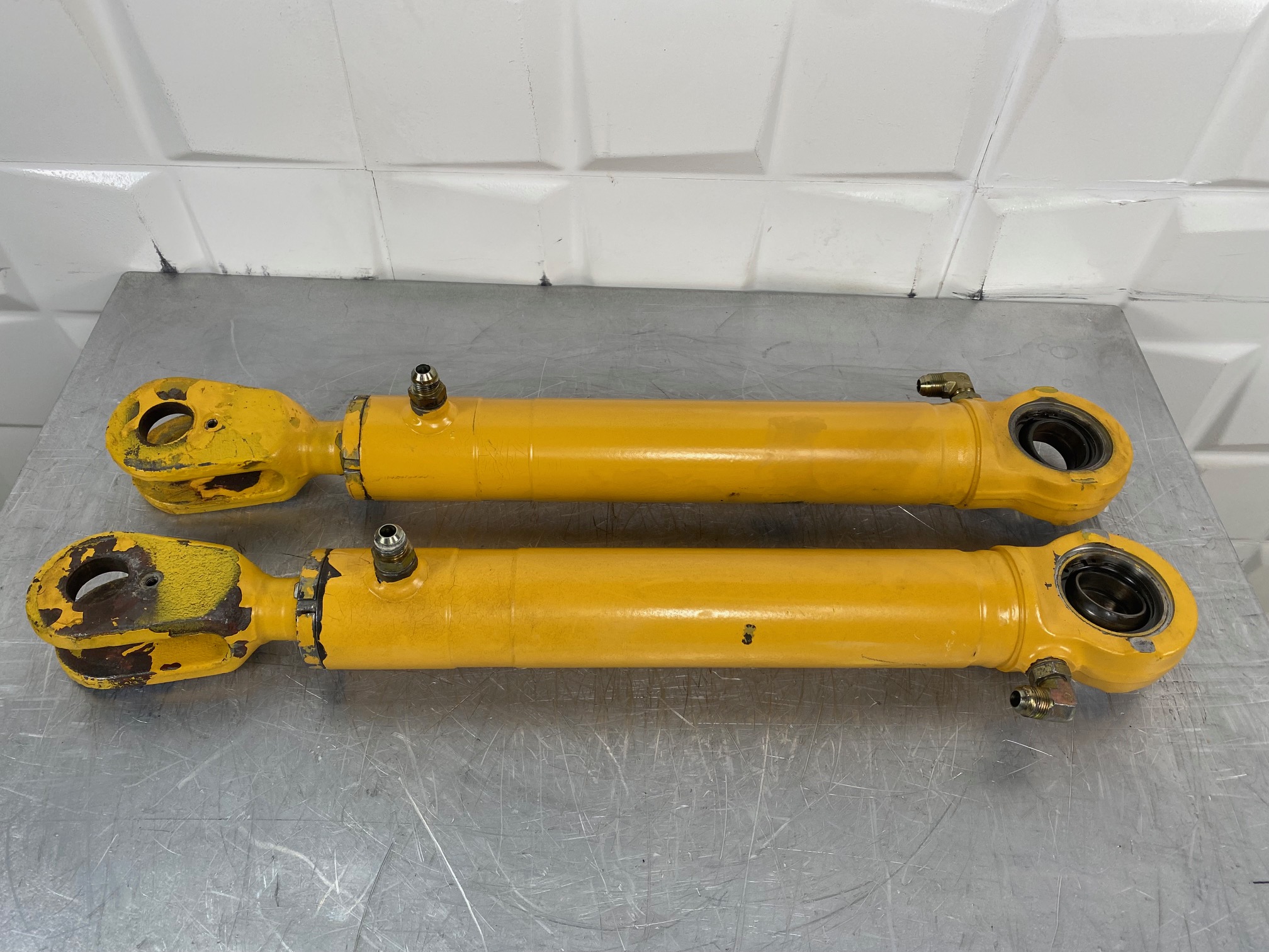 VOLVO L50C 11005137 / 11088072 - BOTELLA DE DIRECCIÓN