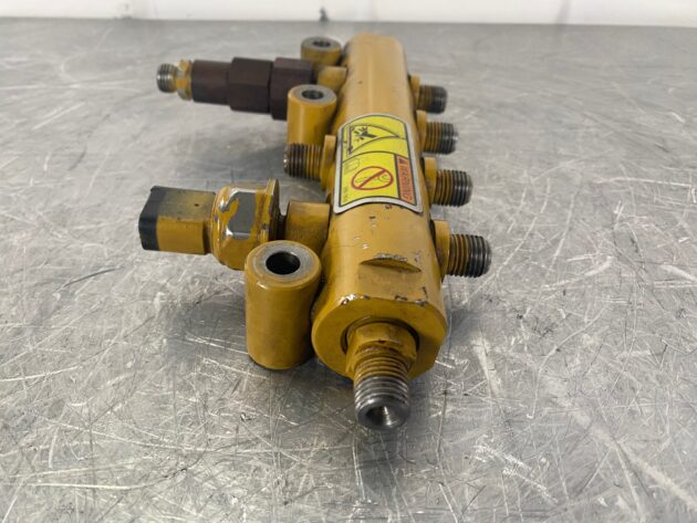 CATERPILLAR  M322D  438-3416 - RAMPA DISTRIBUCIÓN DE COMBUSTIBLE (MOTOR C6.6) - Imagen 5
