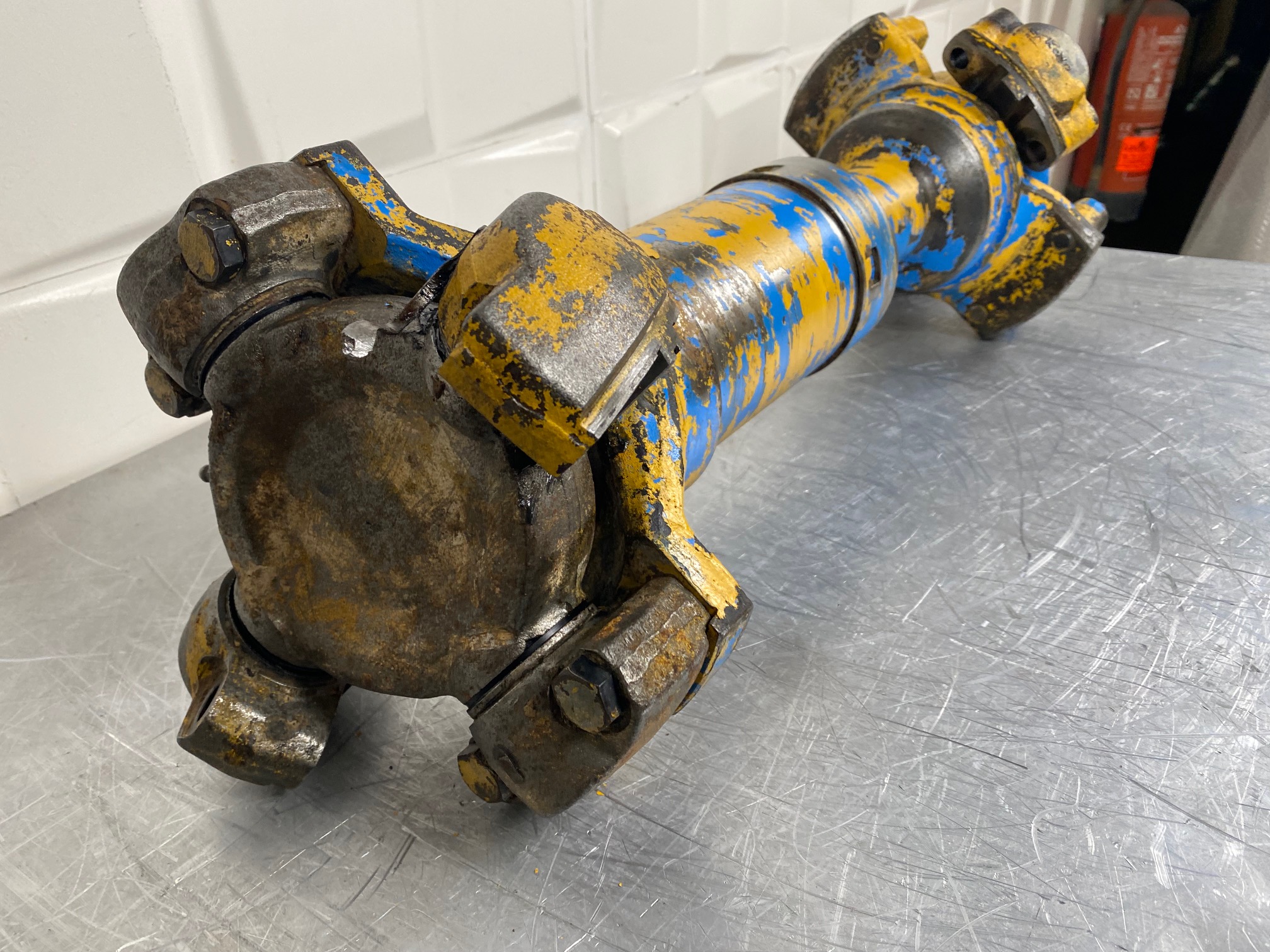 KOMATSU WA500-1 - 425-20-14110 - REAR DRIVE SHAFT - Image 4