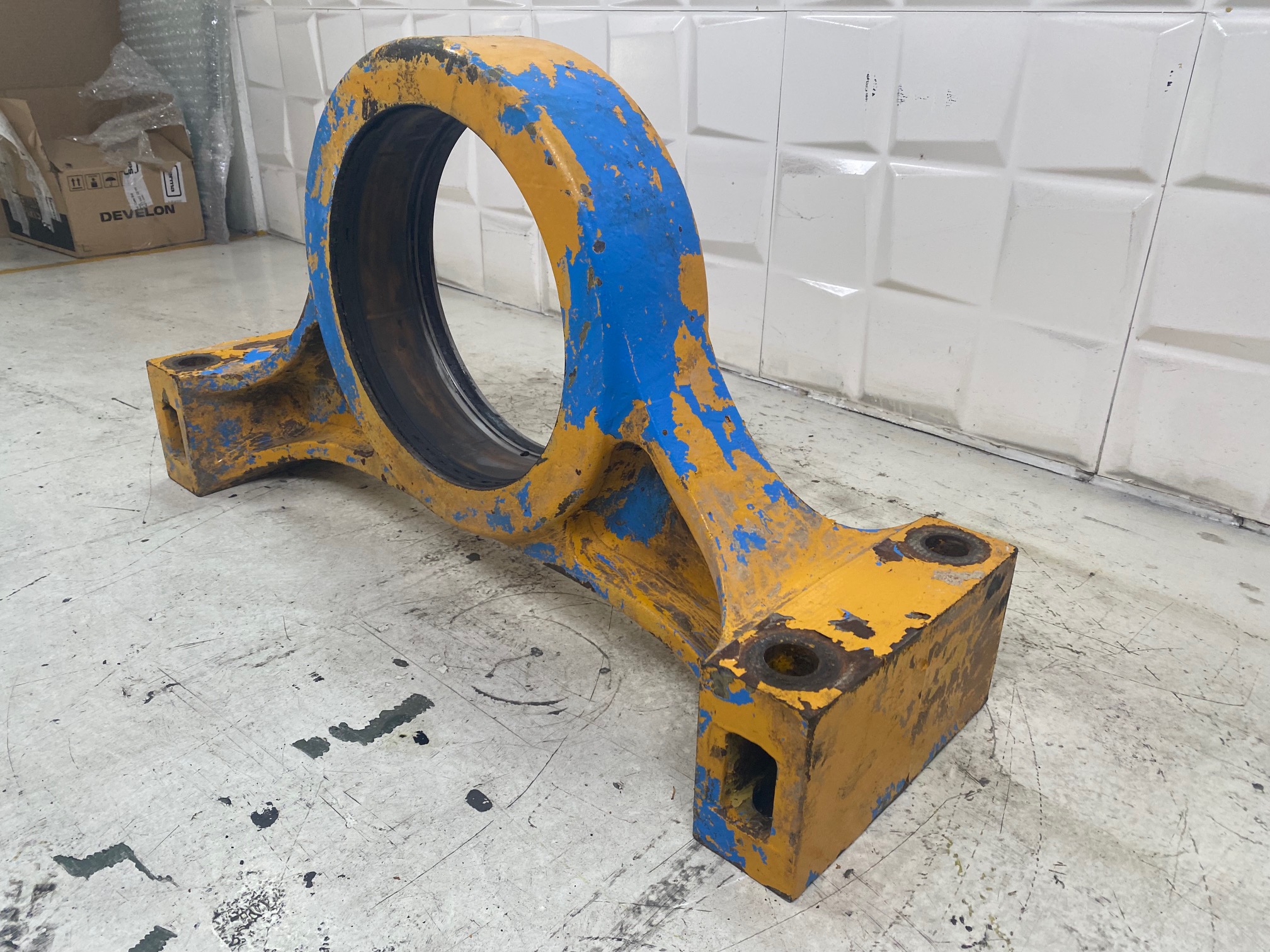KOMATSU WA500-1 - 425-46-12161 - FRONT TRUNNION SUPPORT REAR AXLE - Image 3