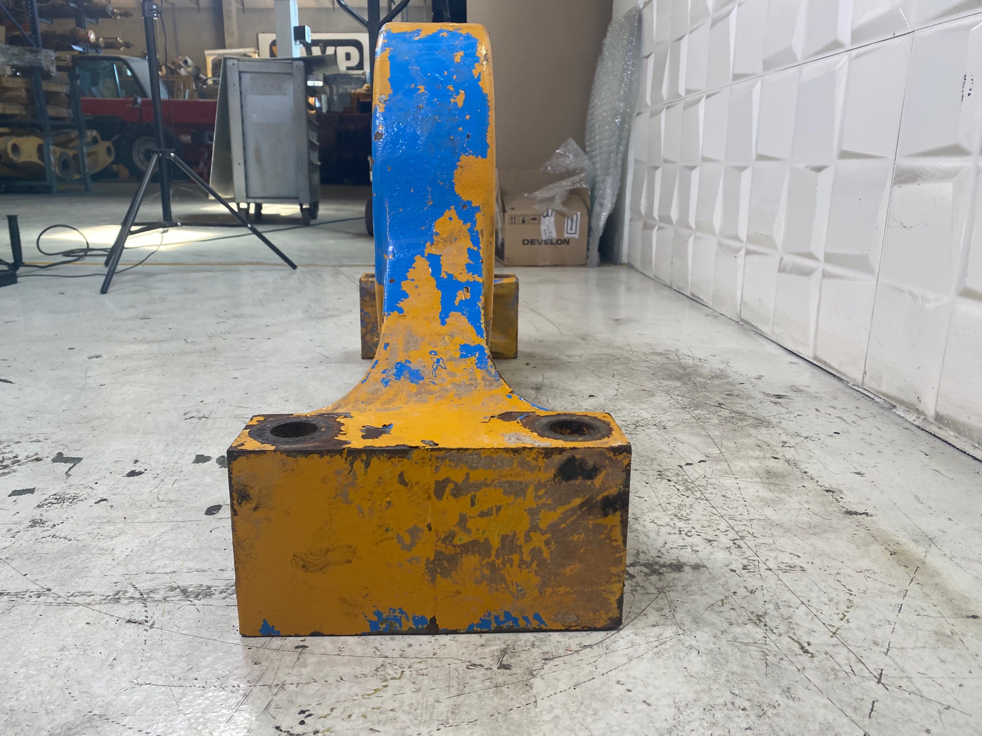 KOMATSU WA500-1 - 425-46-12161 - FRONT TRUNNION SUPPORT REAR AXLE - Image 5