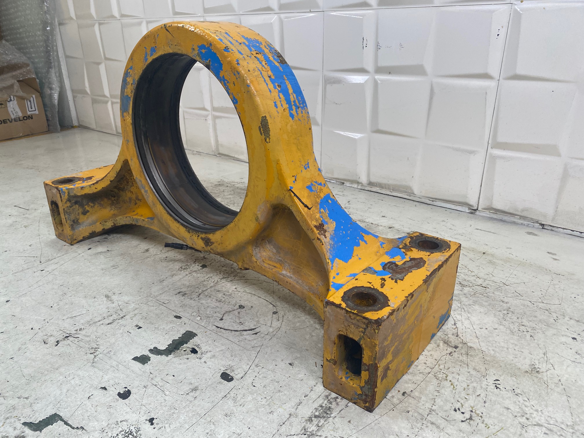 KOMATSU WA500-1 - 425-46-12161 - FRONT TRUNNION SUPPORT REAR AXLE - Image 7