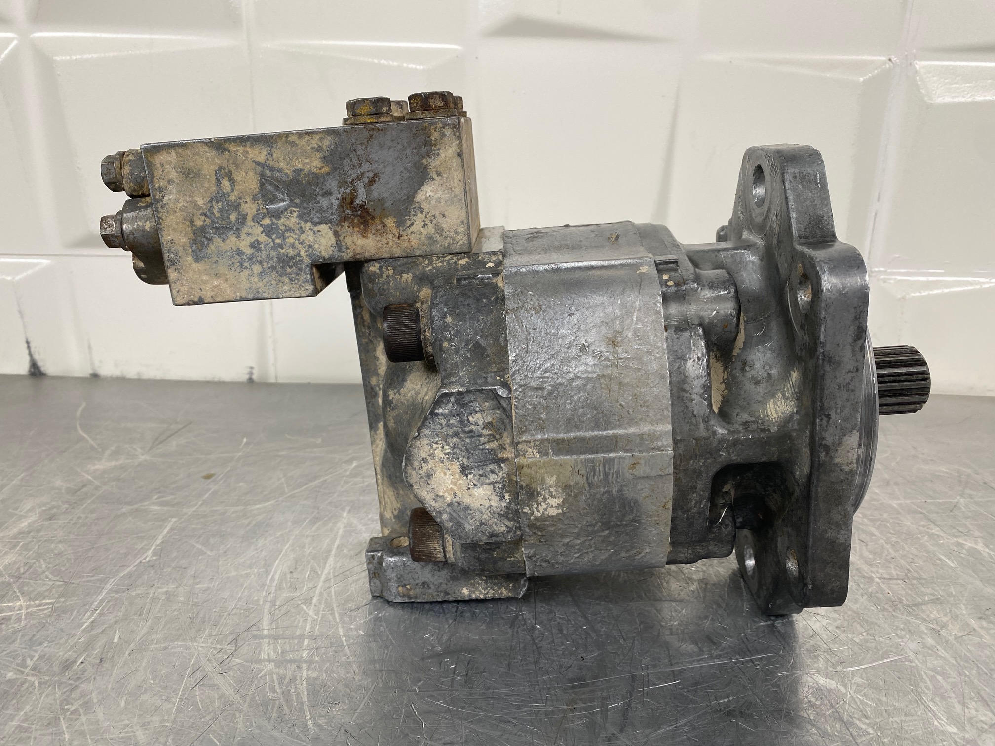 KOMATSU WA500-1 - 705-12-40040 - HYDRAULIC PUMP - Image 3