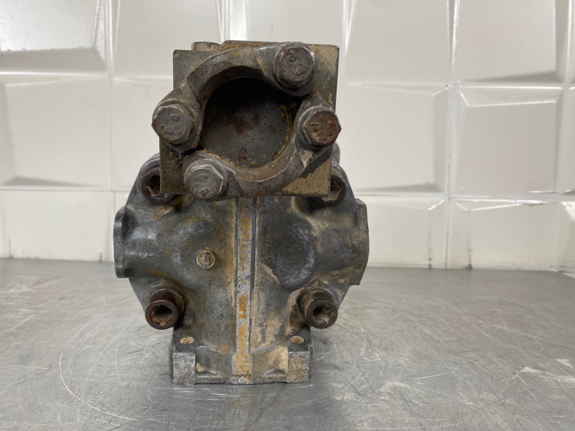 KOMATSU WA500-1 - 705-12-40040 - HYDRAULIC PUMP - Image 6