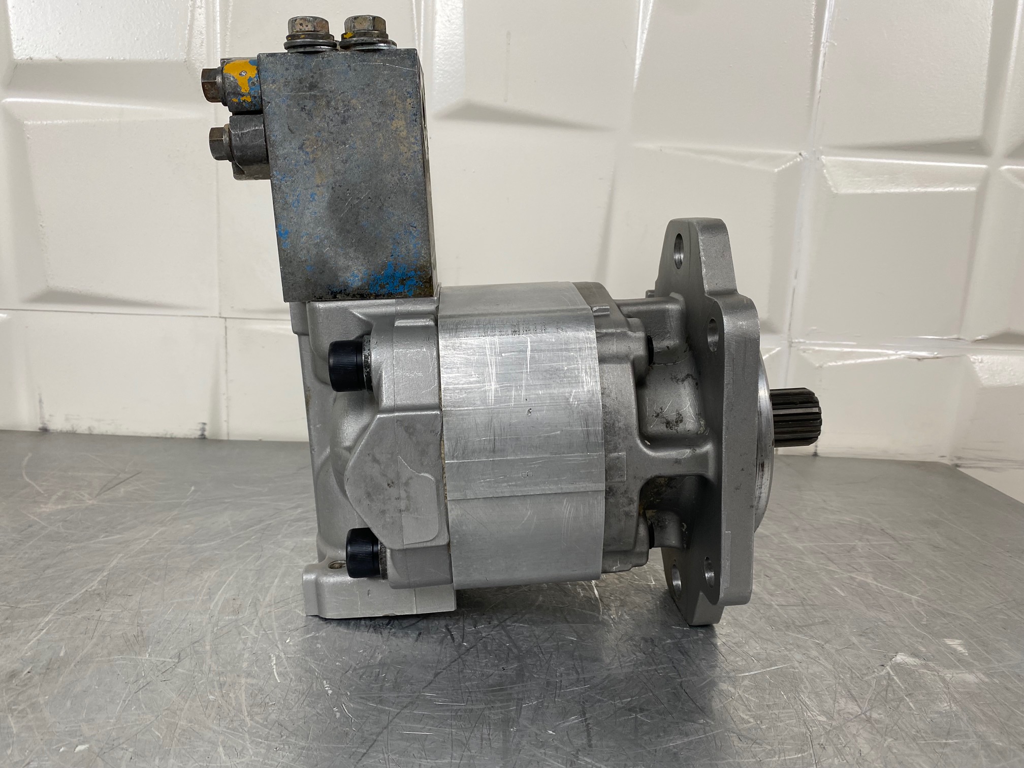 KOMATSU WA500-1 - 705-12-40040 - HYDRAULIC PUMP - Image 7