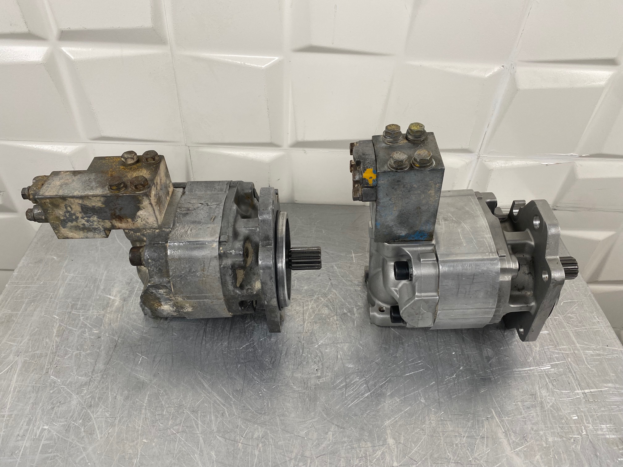 KOMATSU WA500-1 - 705-12-40040 - HYDRAULIC PUMP