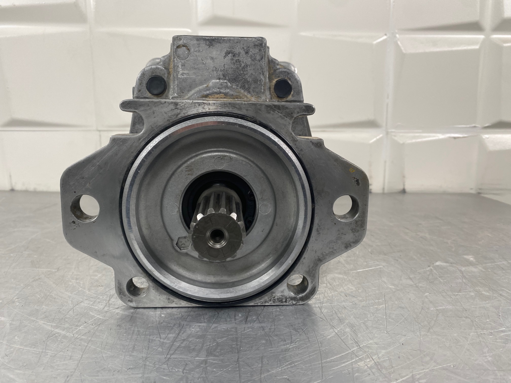 KOMATSU WA500-1 - 705-52-30260 - STEERING PUMP - Image 3