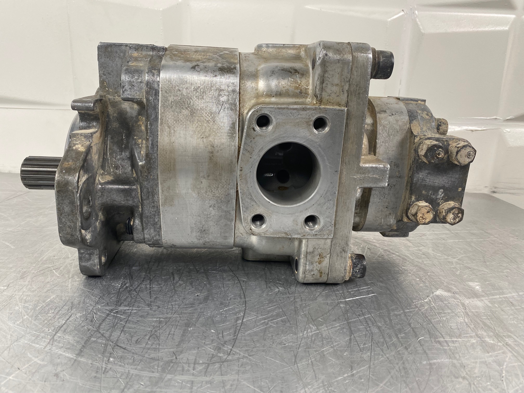 KOMATSU WA500-1 - 705-52-30260 - STEERING PUMP - Image 4