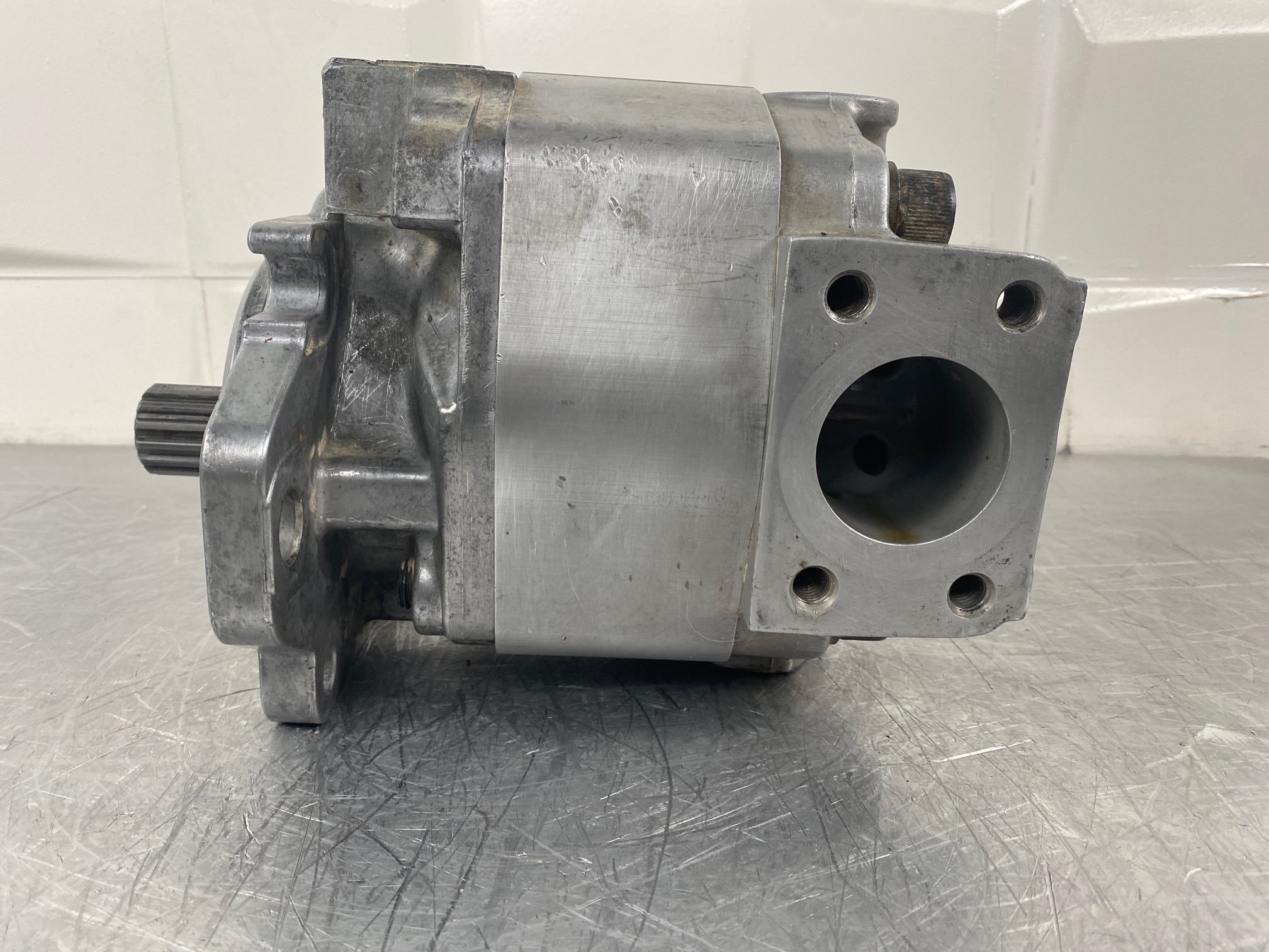 KOMATSU WA500-1 - 705-12-38010 - TRANSMISSION PUMP - Image 4