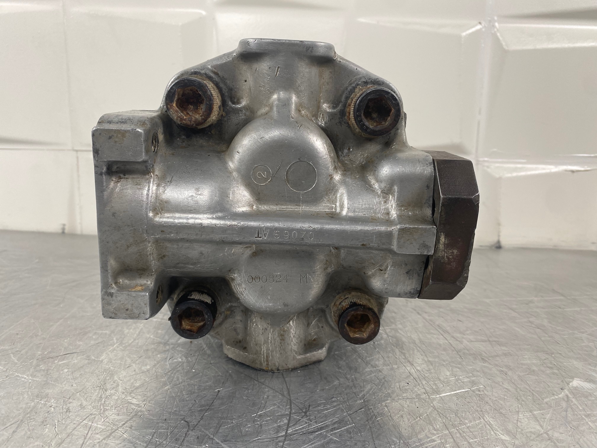 KOMATSU WA500-1 - 705-12-38010 - TRANSMISSION PUMP - Image 5
