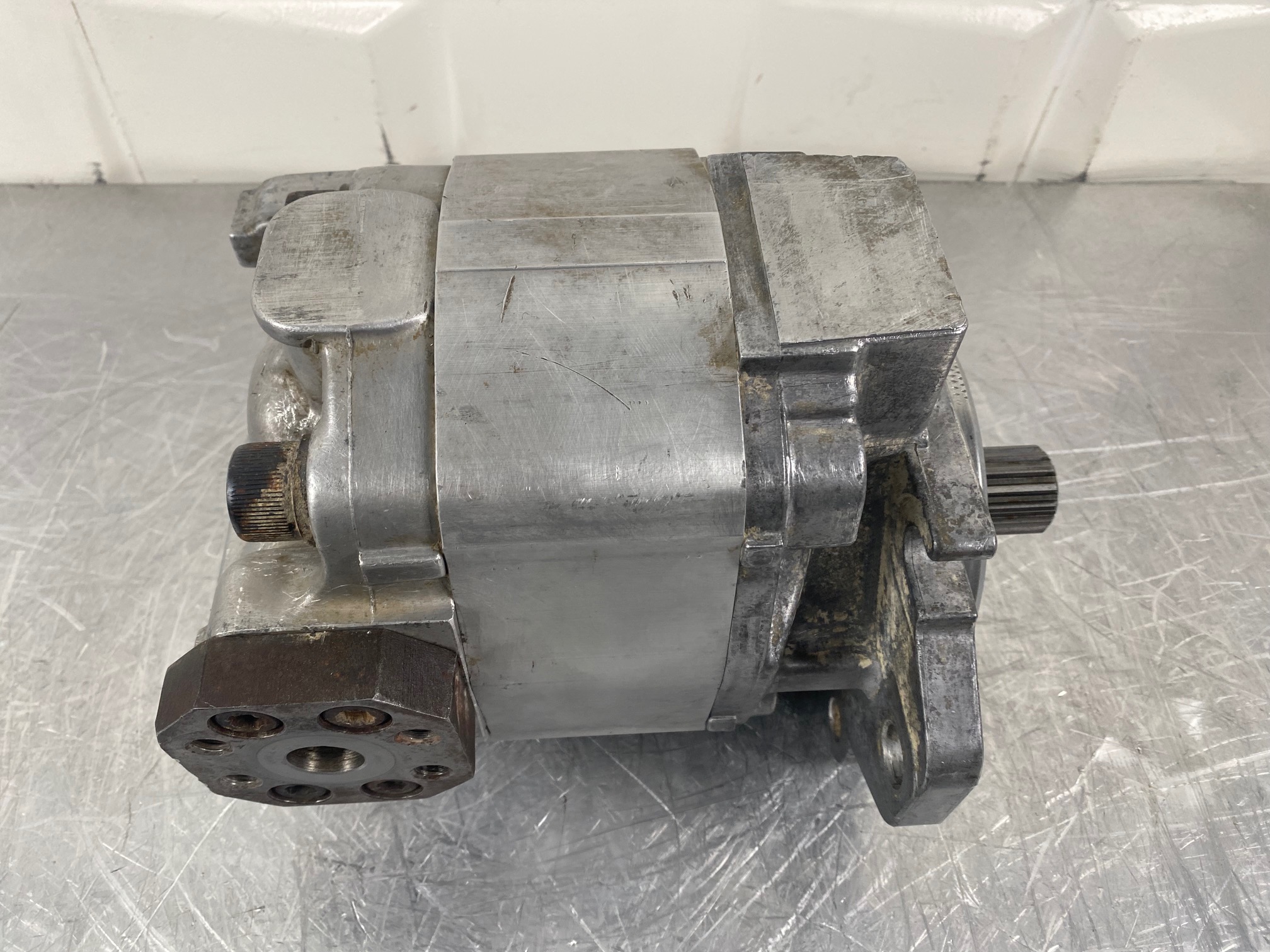KOMATSU WA500-1 - 705-12-38010 - TRANSMISSION PUMP
