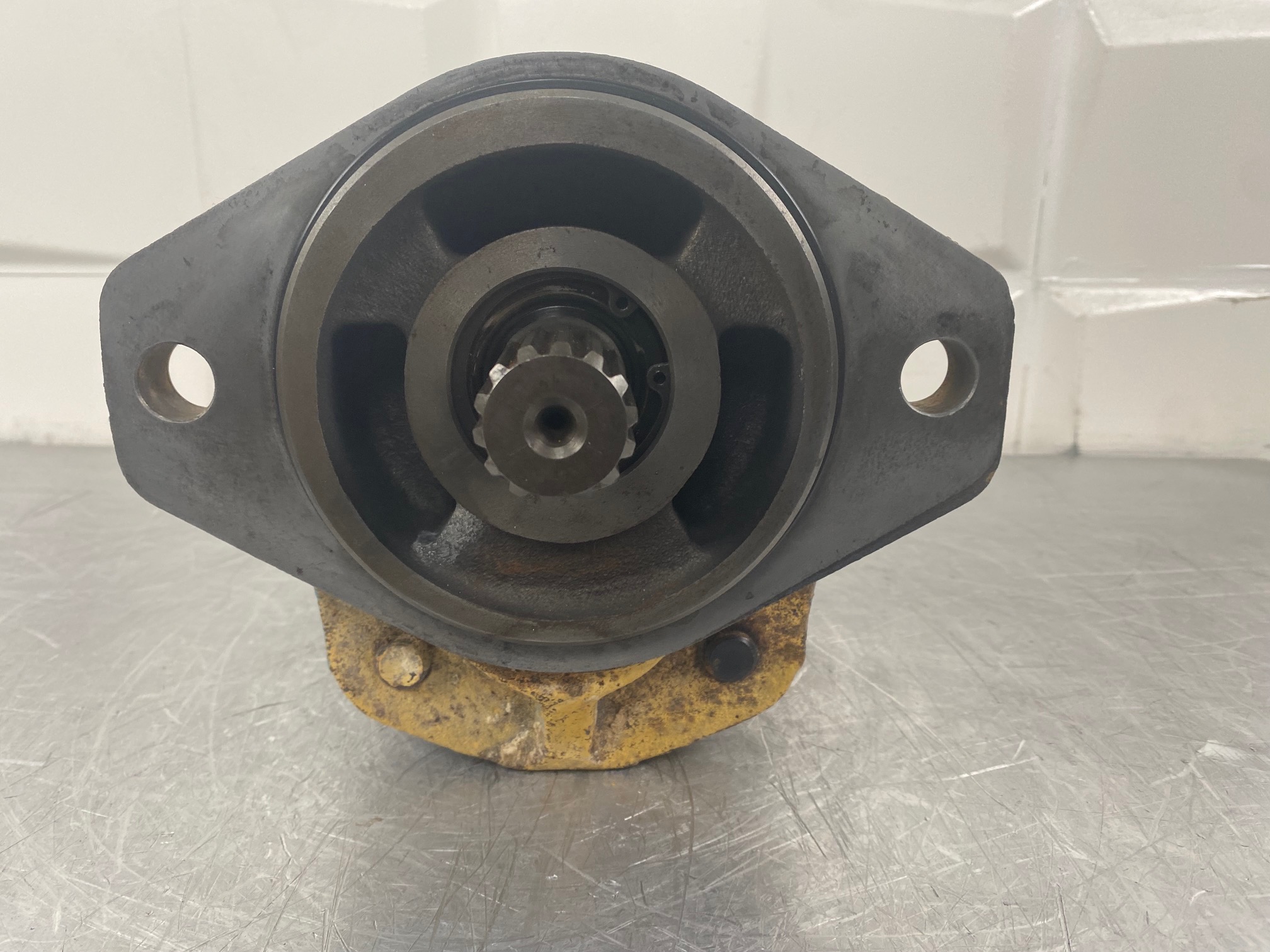 KOMATSU WA500-1 - 704-30-36110 - EMERGENCY STEERING PUMP - Image 3
