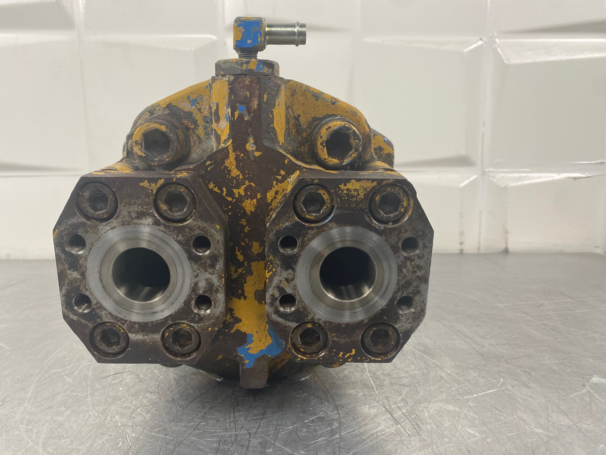KOMATSU WA500-1 - 704-30-36110 - EMERGENCY STEERING PUMP - Image 5