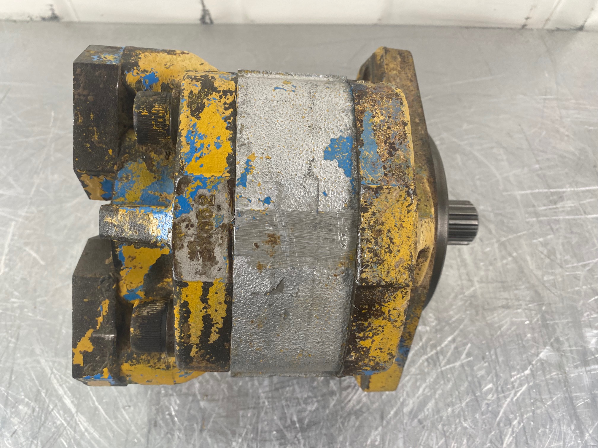 KOMATSU WA500-1 - 704-30-36110 - EMERGENCY STEERING PUMP - Image 7