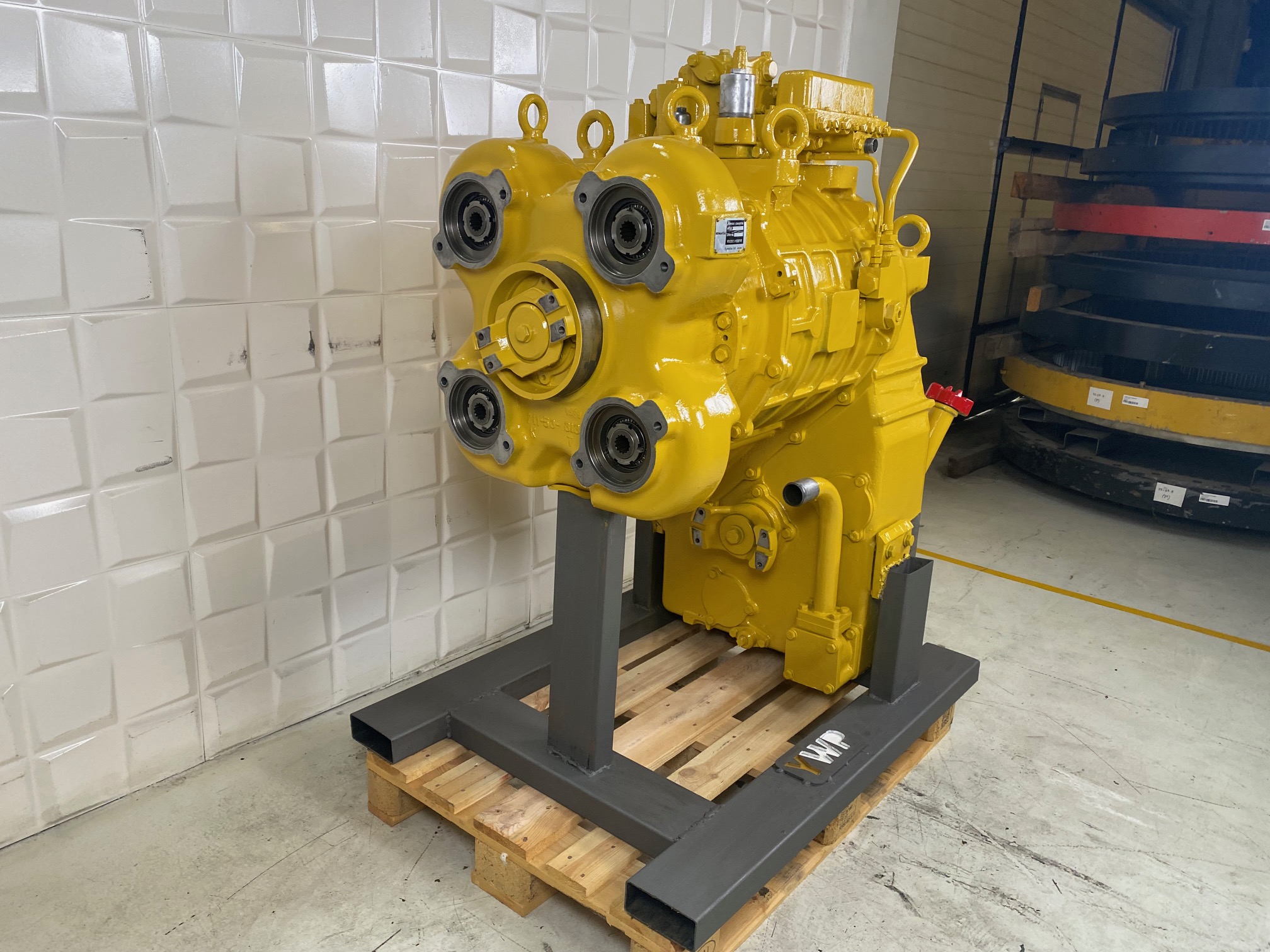KOMATSU WA500-1 - 425-15-00011 - TRANSMISSION - Image 3