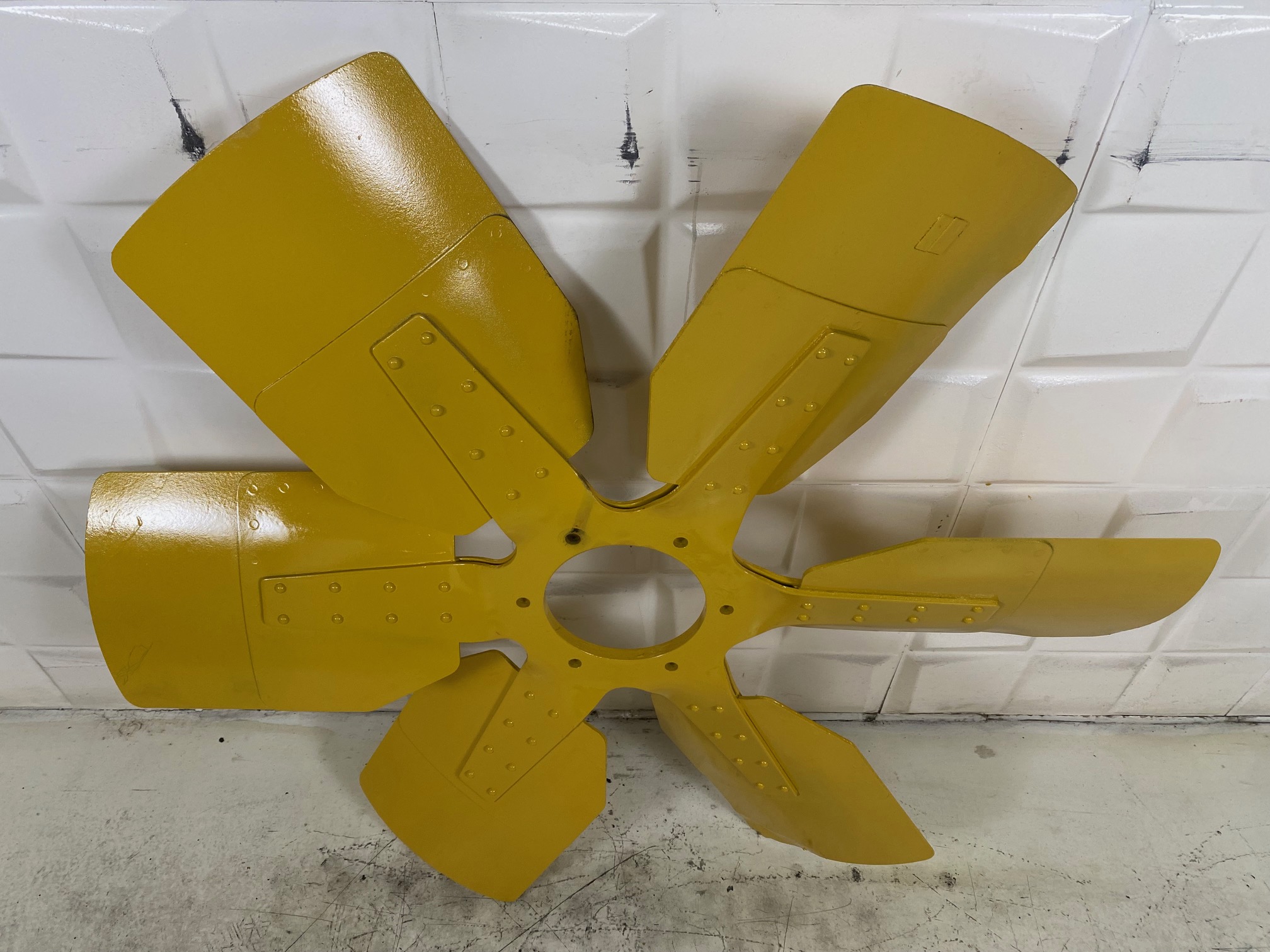 KOMATSU WA500-1 - 600-633-9060 - FAN BLADE - Image 2