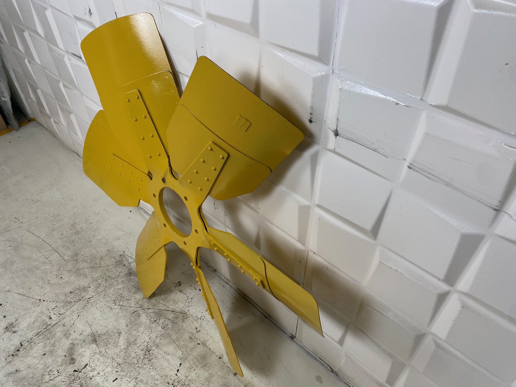 KOMATSU WA500-1 - 600-633-9060 - FAN BLADE - Image 3