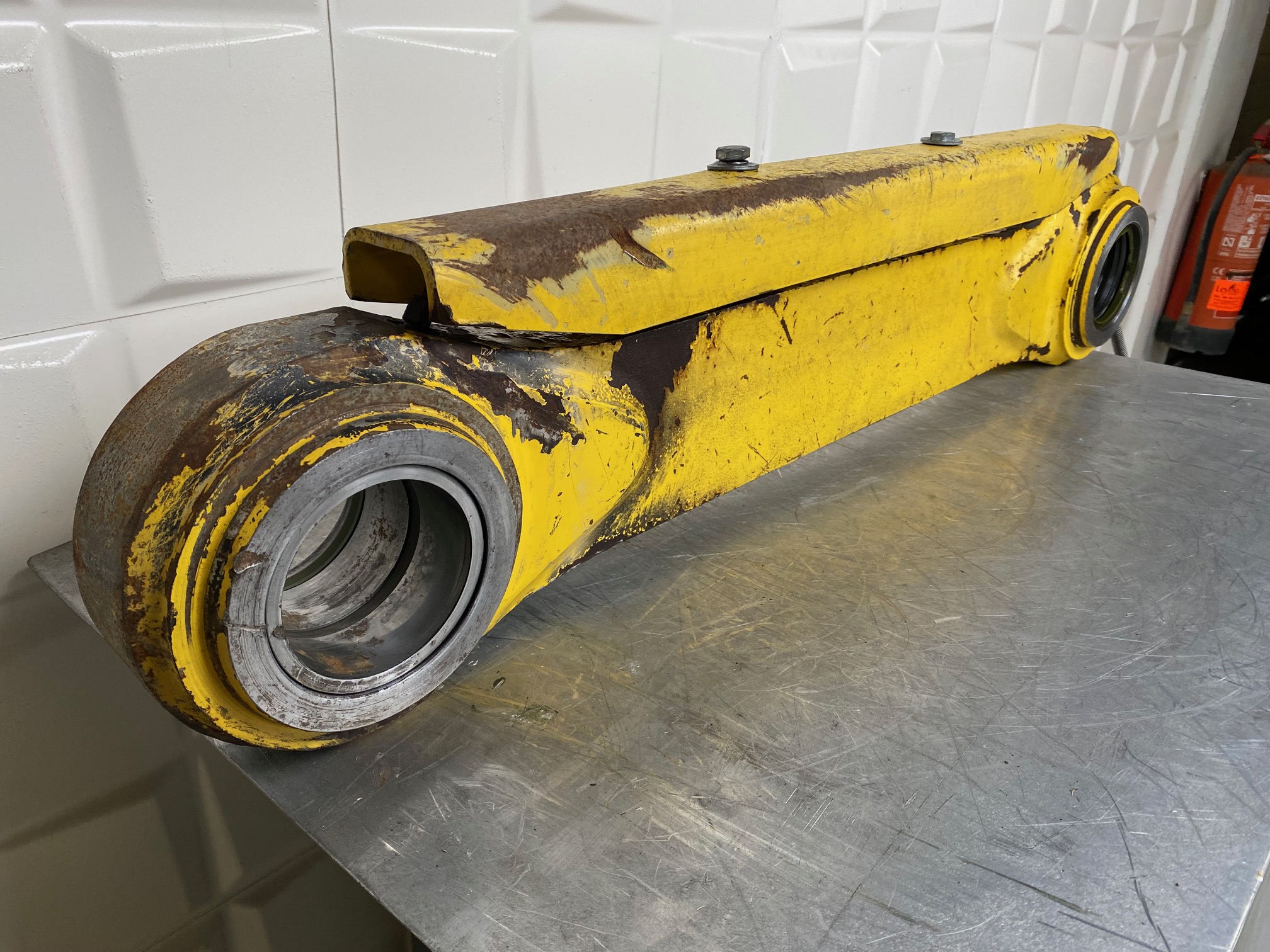 KOMATSU WA380-7 - 423-S95-8930 - LINK FROM BUCKET - Image 3