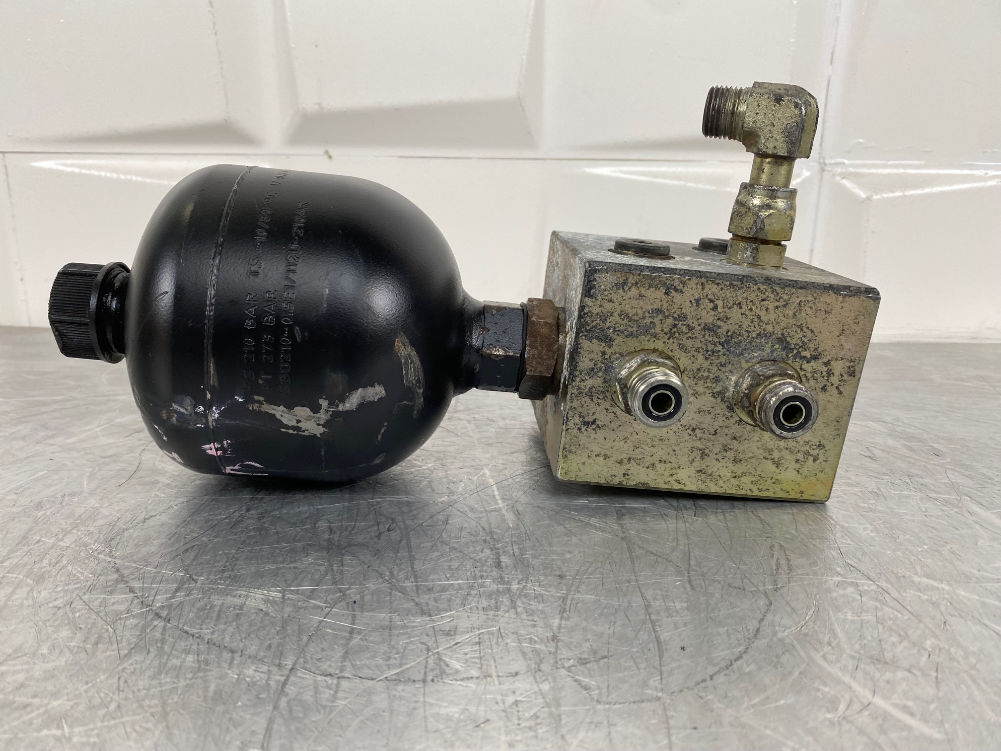 VOLVO L220E - 11173690 - ACCUMULATOR - Image 4