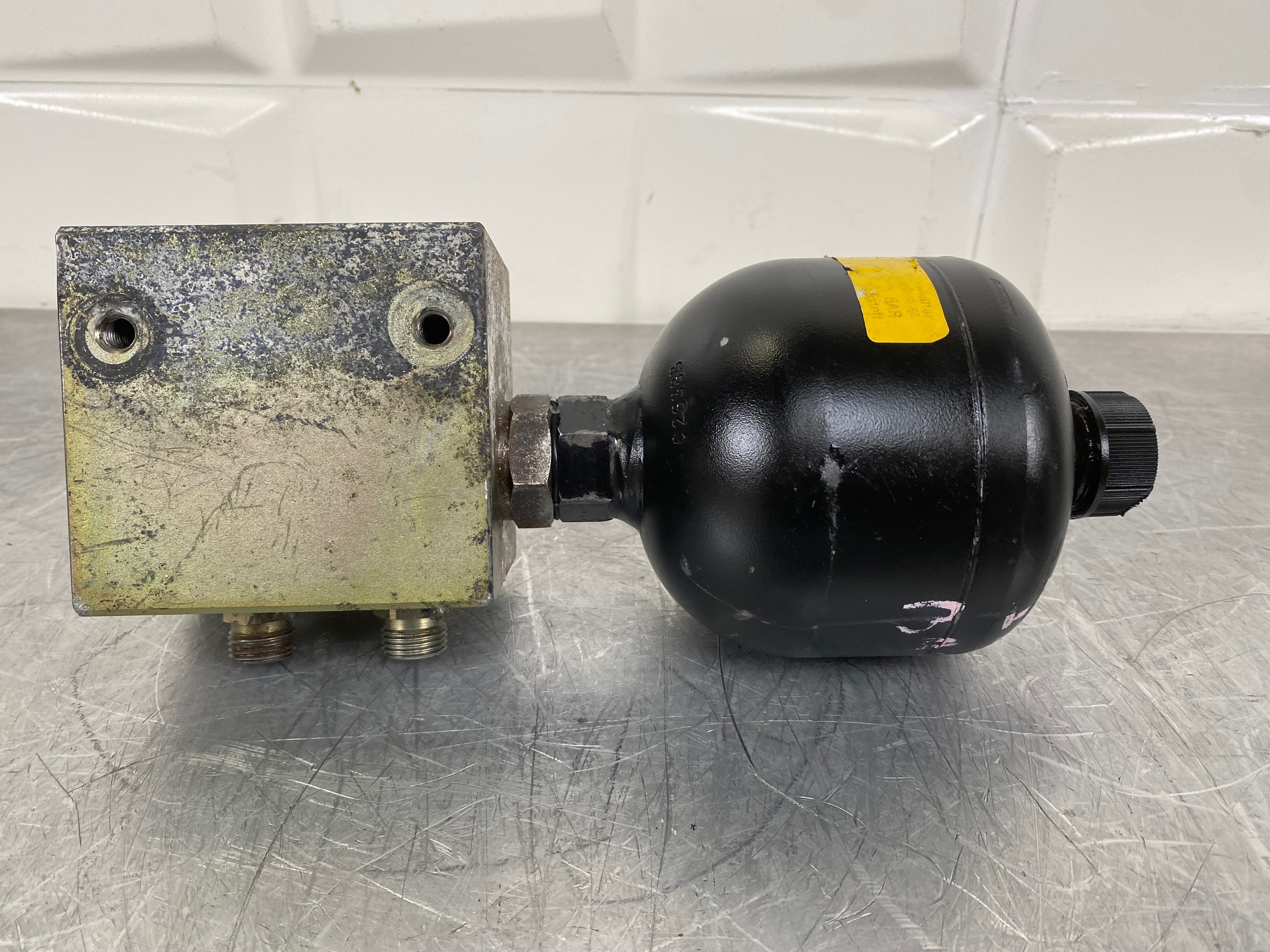 VOLVO L220E - 11173690 - ACCUMULATOR - Image 5