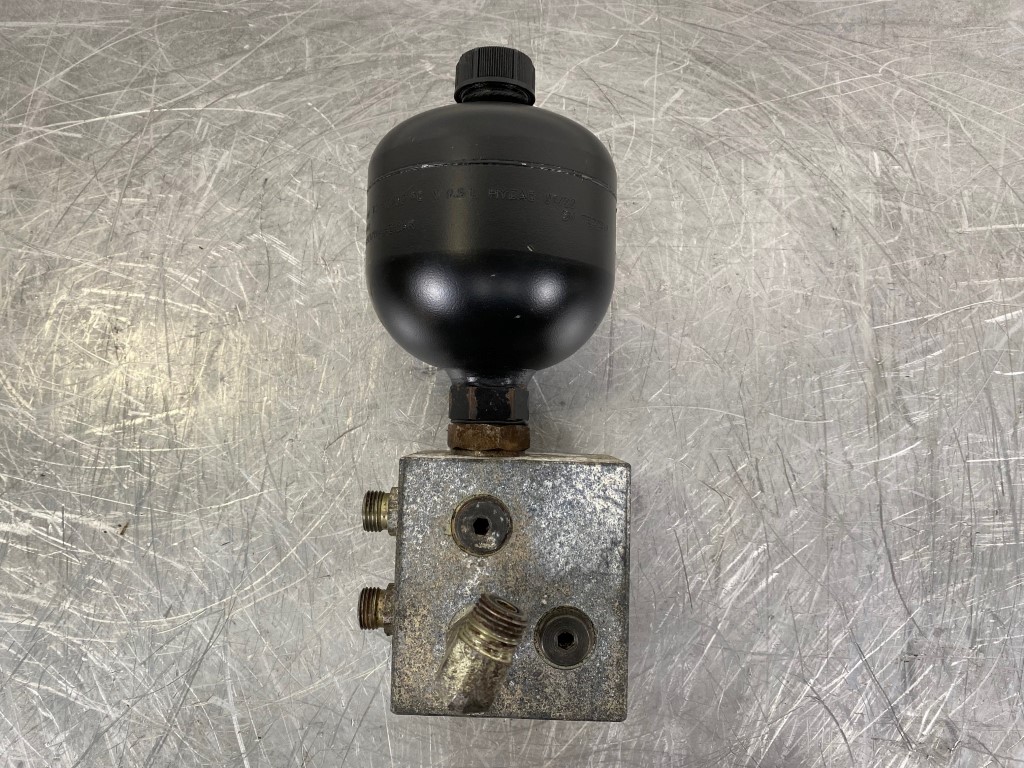 VOLVO L220E - 11173690 - ACCUMULATOR