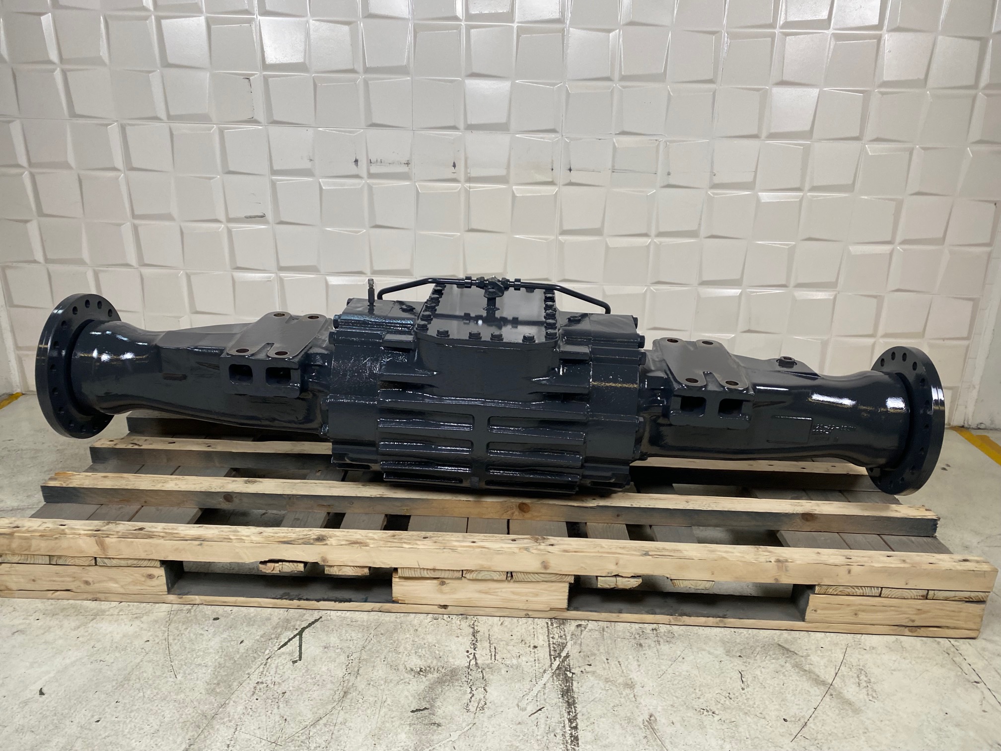 KOMATSU WA380-7 - 423-22-40012 - FRONT AXLE - Image 2