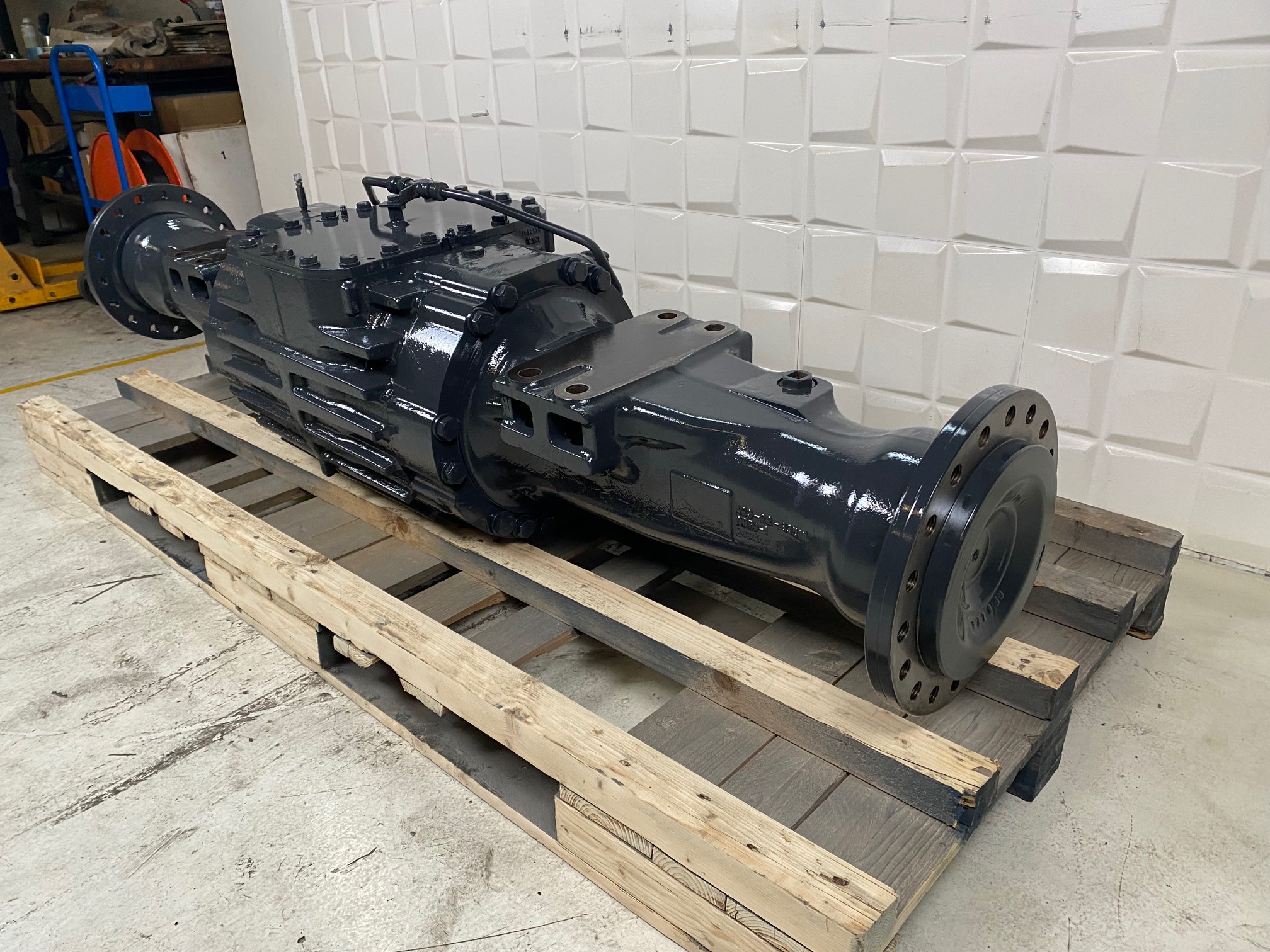 KOMATSU WA380-7 - 423-22-40012 - FRONT AXLE - Image 3