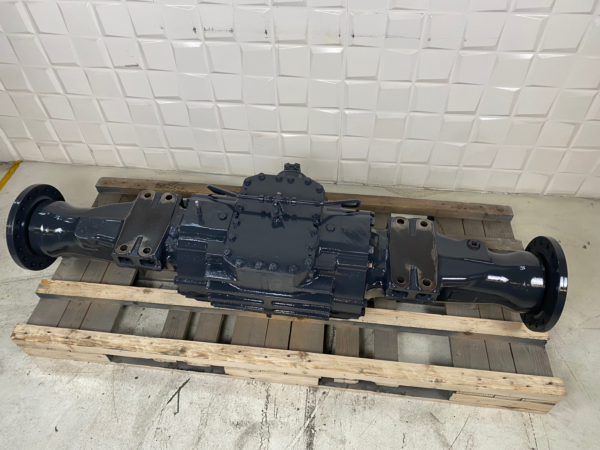 KOMATSU WA380-7 - 423-22-40012 - FRONT AXLE - Image 5