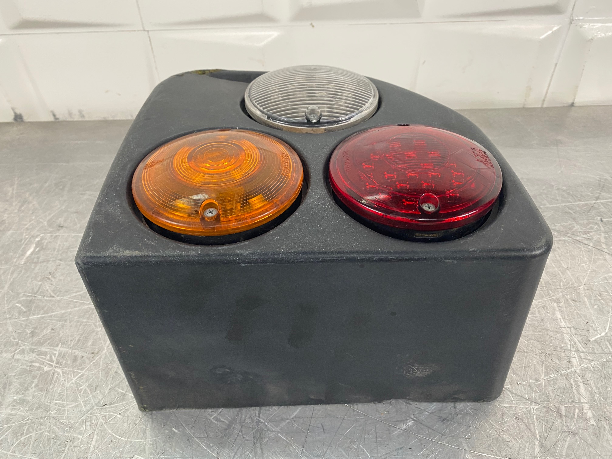 KOMATSU WA380-7 423-06-53331 - FARO TRASERO IZQUIERDO - Imagen 3