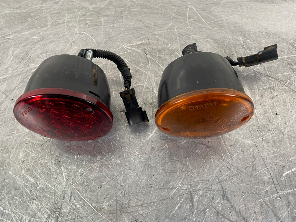 KOMATSU WA380-7 - PILOTO DE FARO TRASERO DERECHO