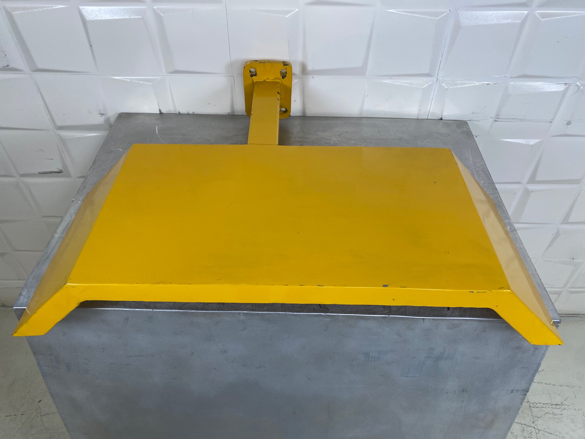 VOLVO L50C 11091420 - GUARDABARROS DELANTERO IZQUIERDO