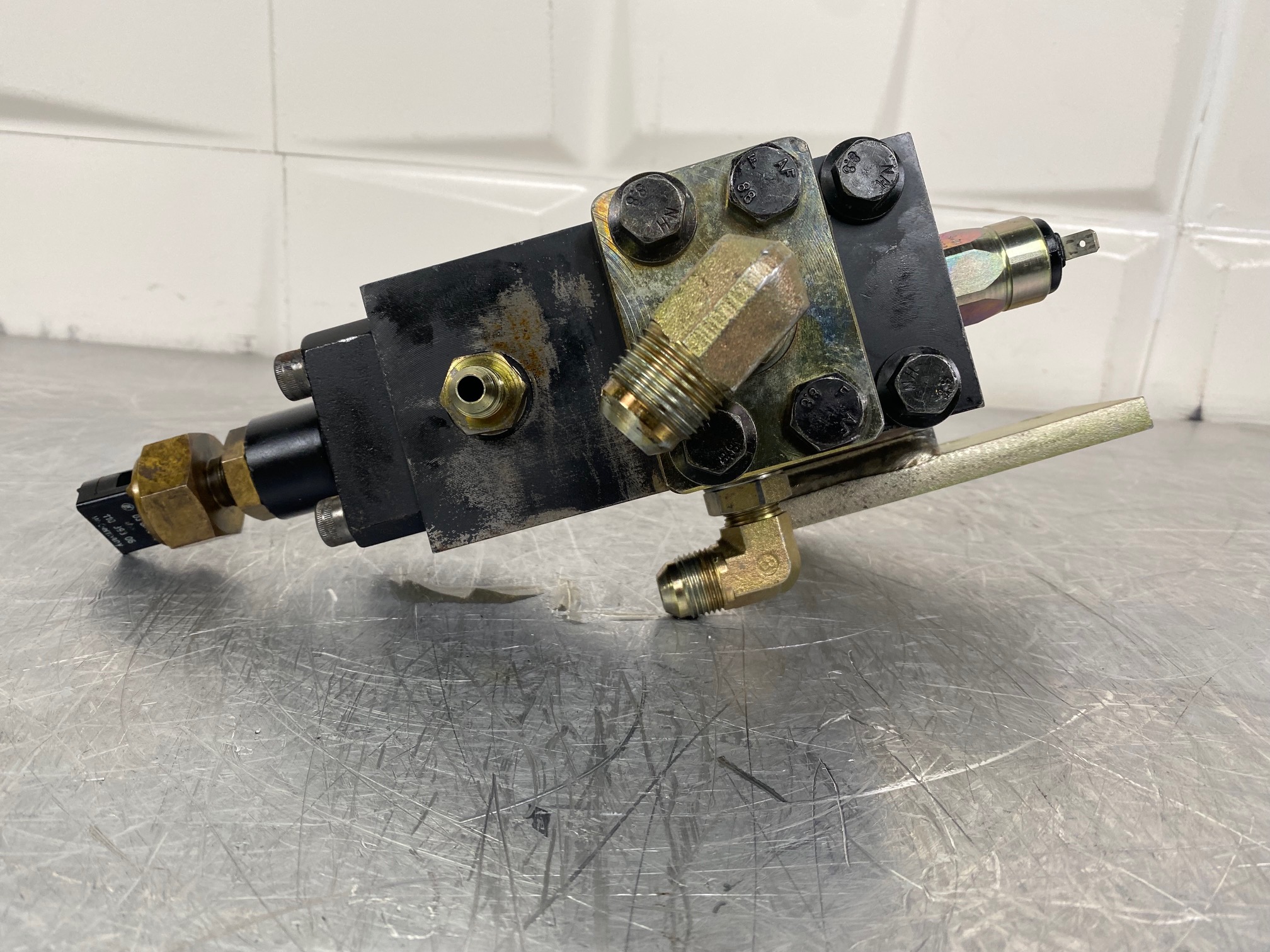 VOLVO L50C 11093673 - SENSOR DE DIRECCIÓN AUXILIAR - Imagen 4