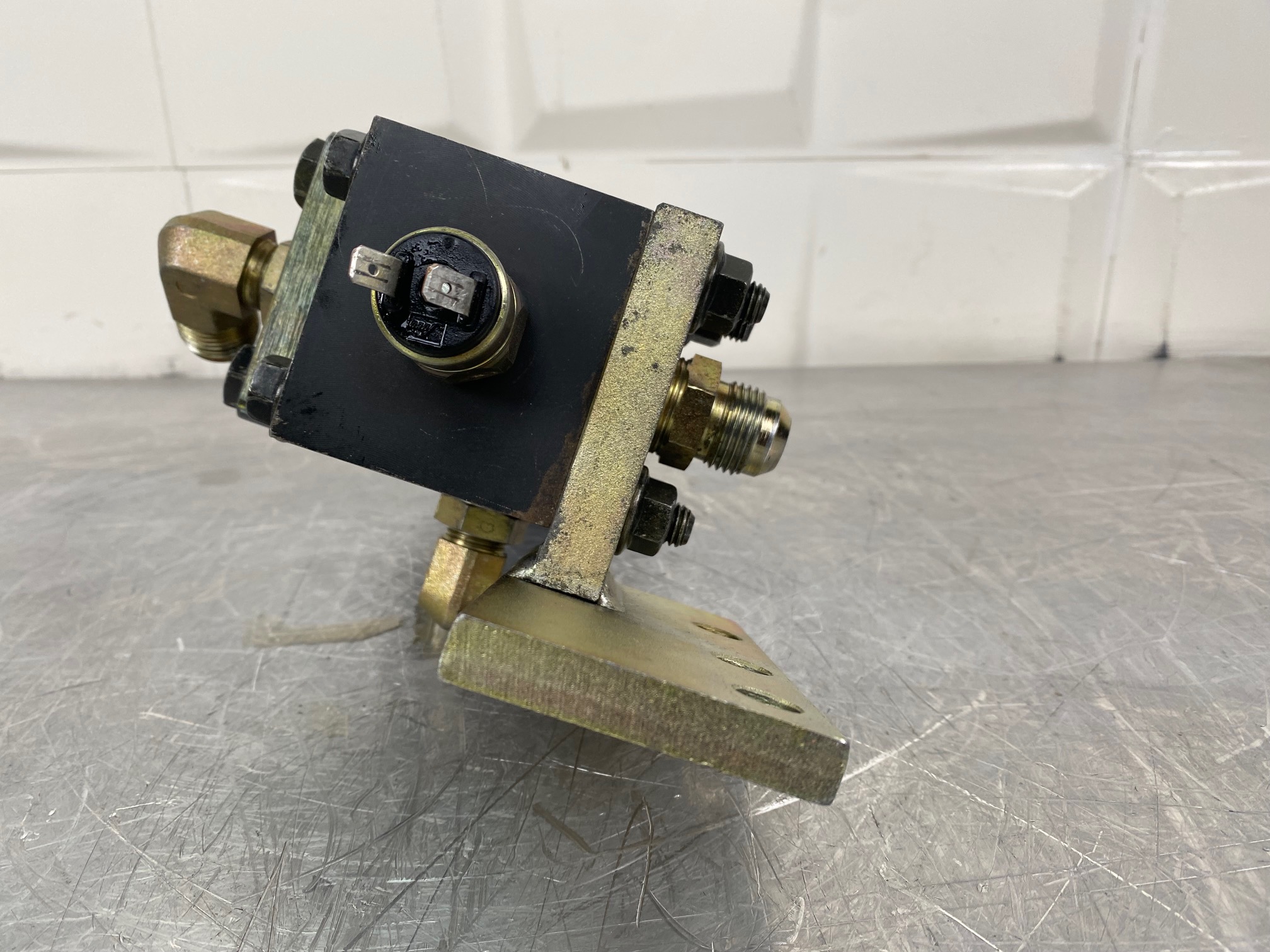 VOLVO L50C 11093673 - SENSOR DE DIRECCIÓN AUXILIAR - Imagen 5