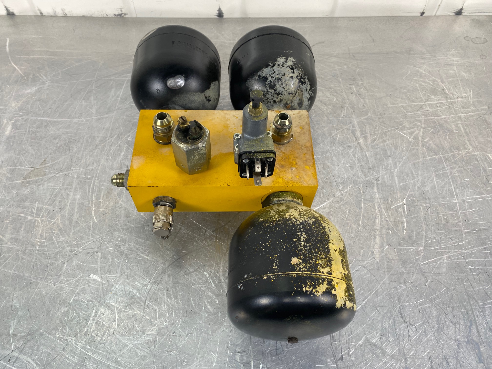 VOLVO L50C 11004441 (*) - TACO ACUMULADOR DE FRENOS