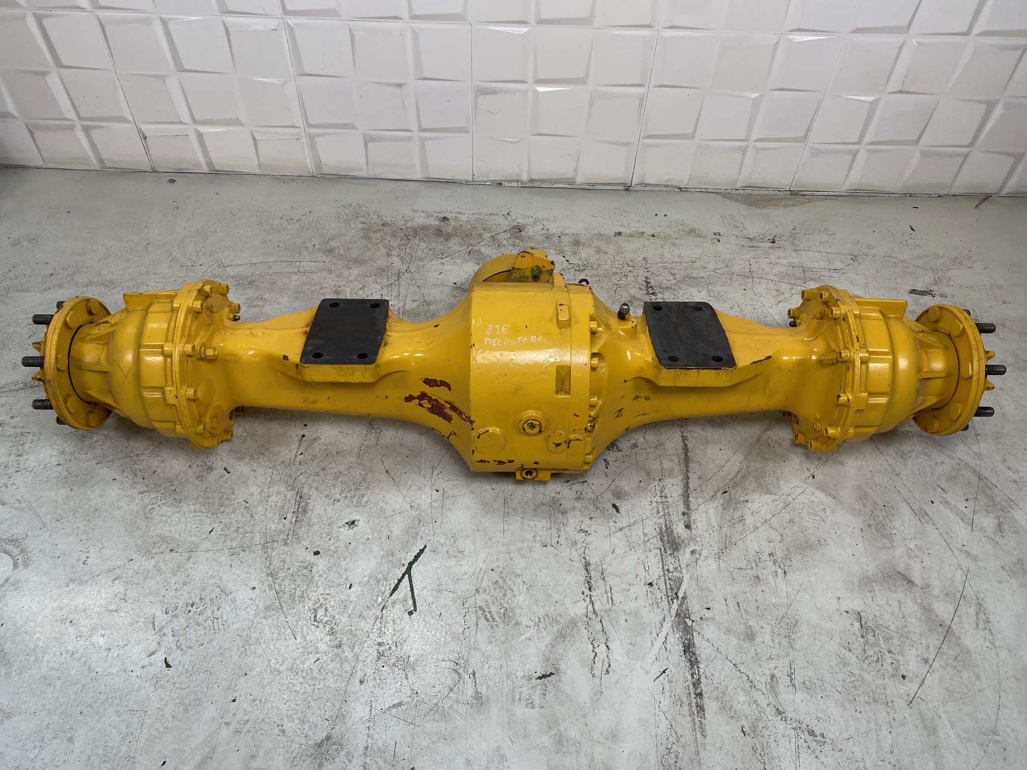 VOLVO L50C - VOE23819 - FRONT AXLE - Image 2