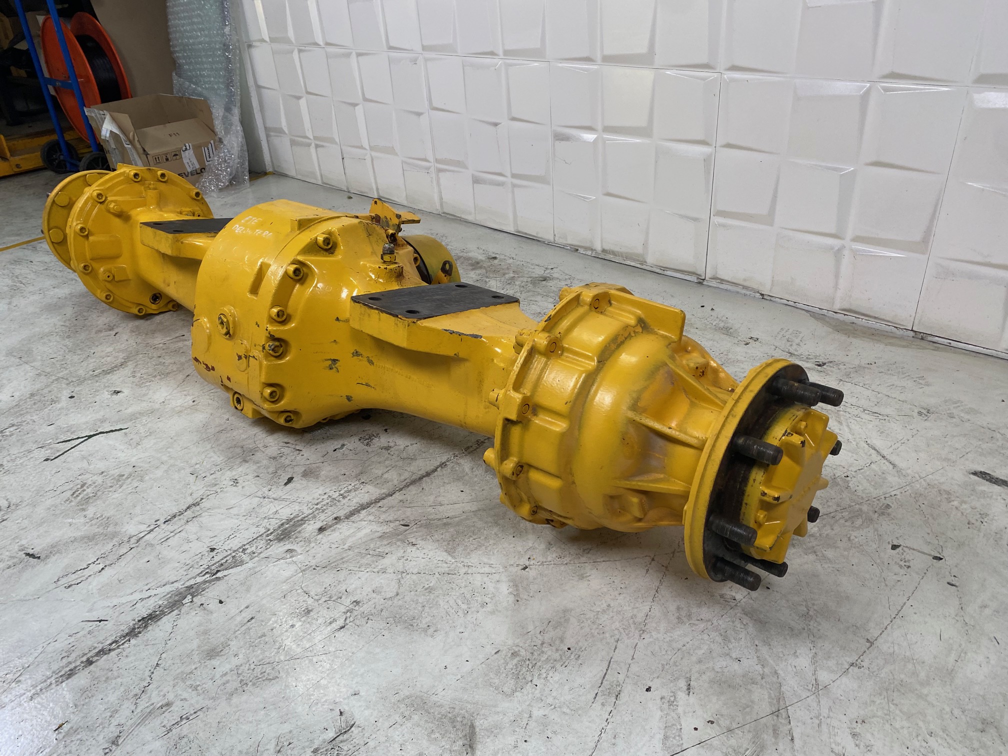 VOLVO L50C - VOE23819 - FRONT AXLE - Image 3
