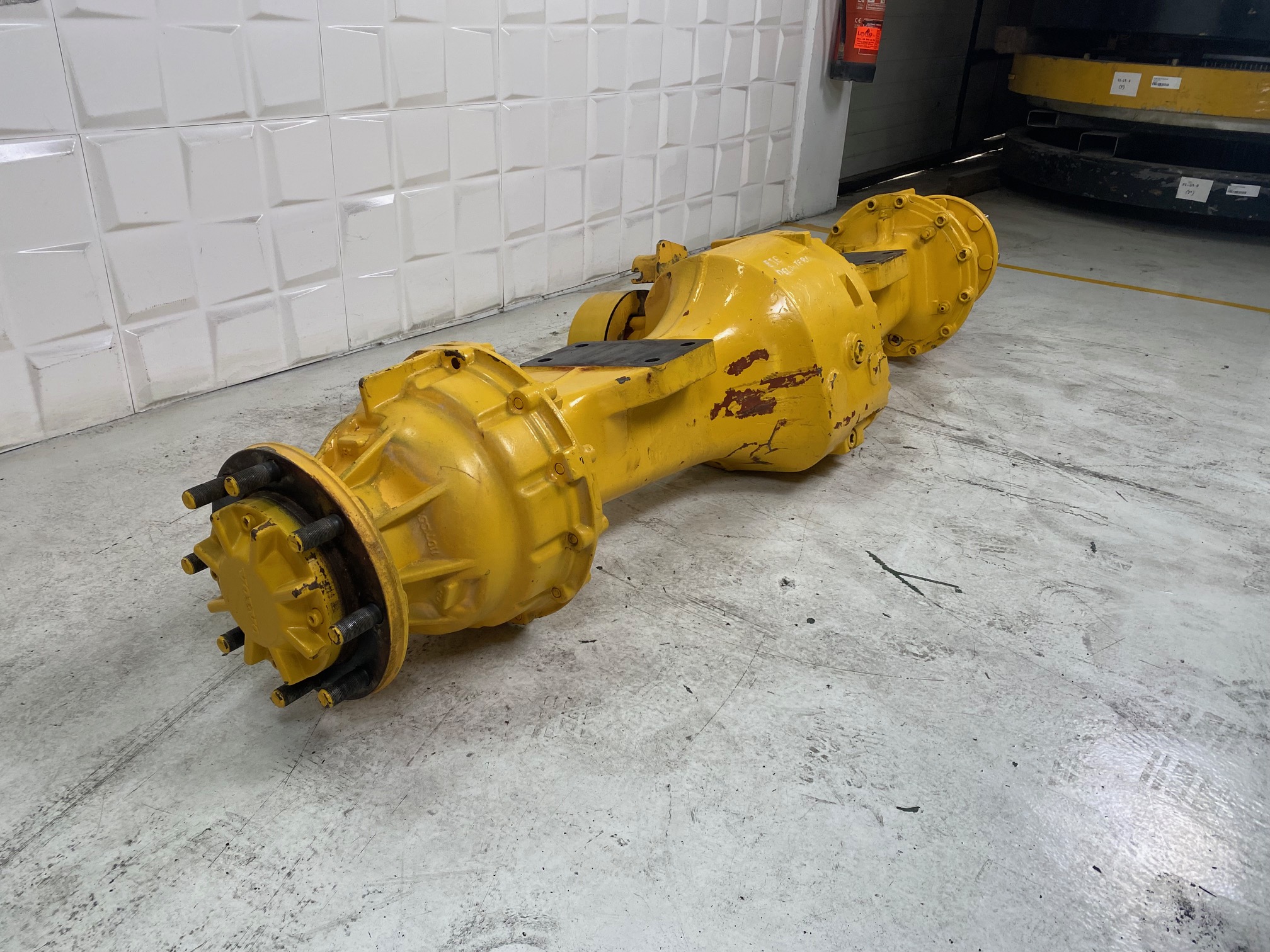 VOLVO L50C - VOE23819 - FRONT AXLE - Image 4