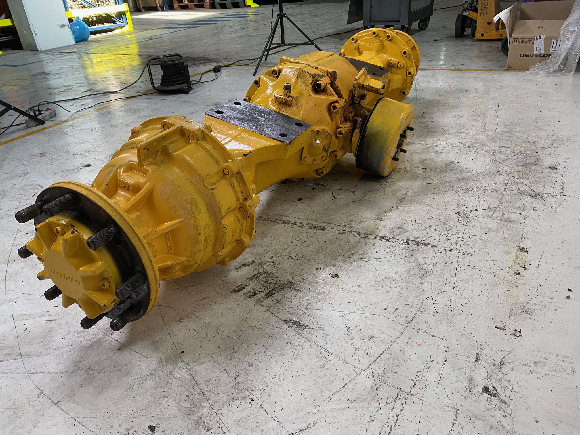 VOLVO L50C - VOE23819 - FRONT AXLE - Image 6