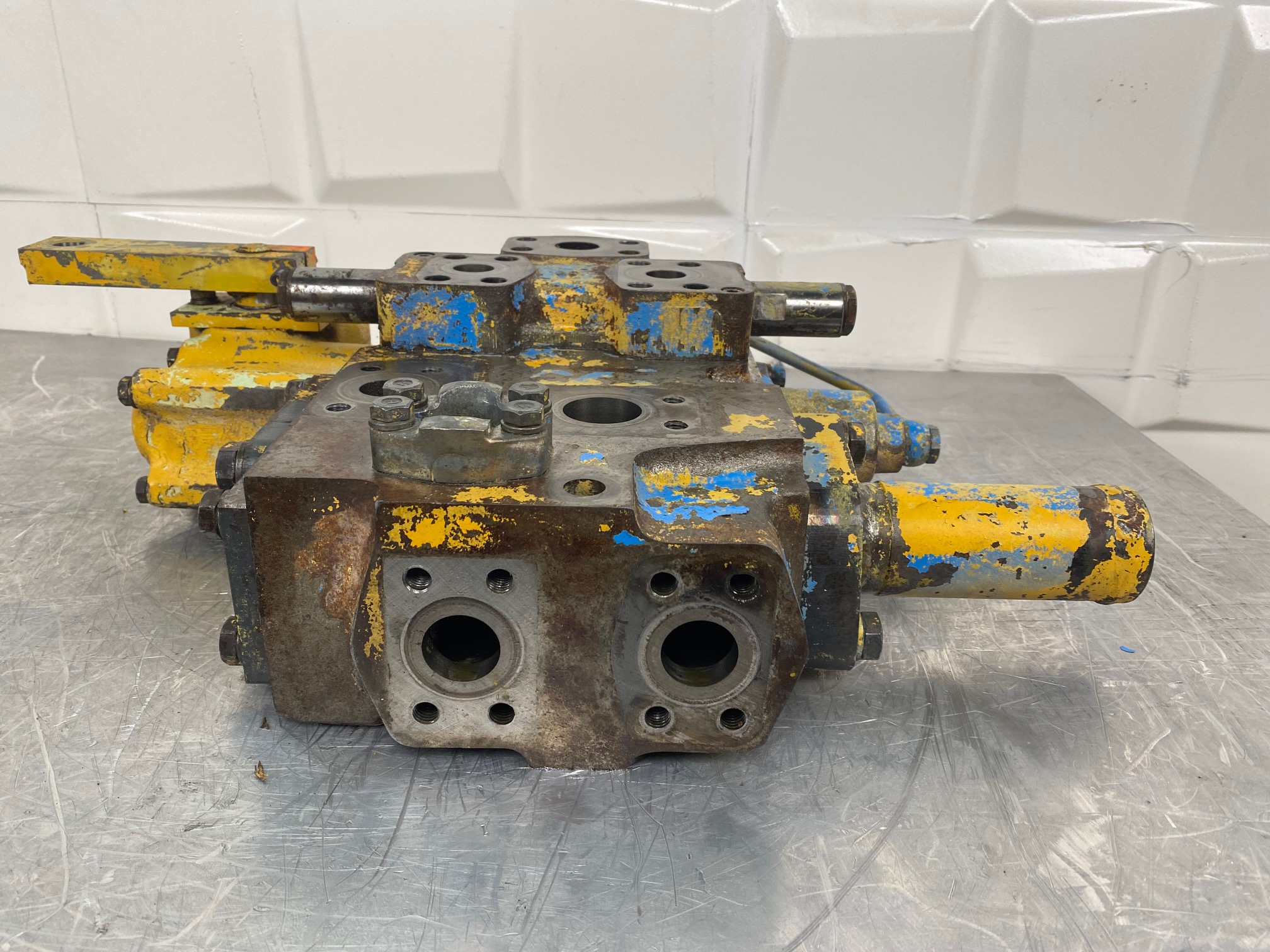 KOMATSU WA500-1 - 702-23-22003 - STEERING VALVE - Image 3