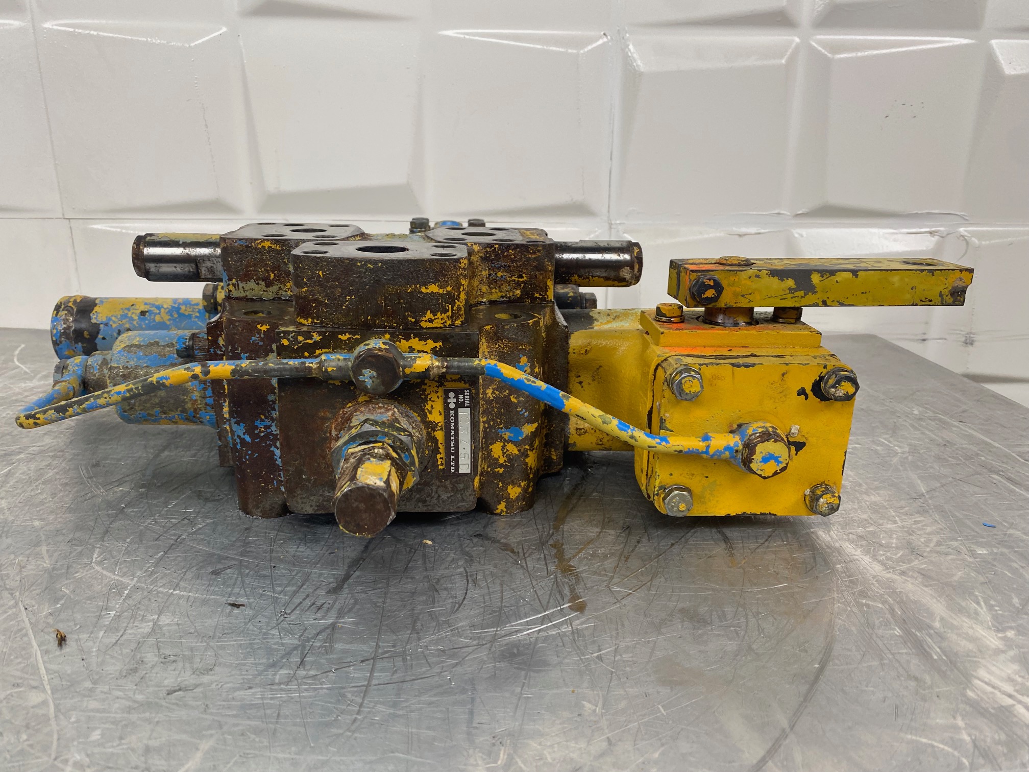 KOMATSU WA500-1 - 702-23-22003 - STEERING VALVE - Image 5