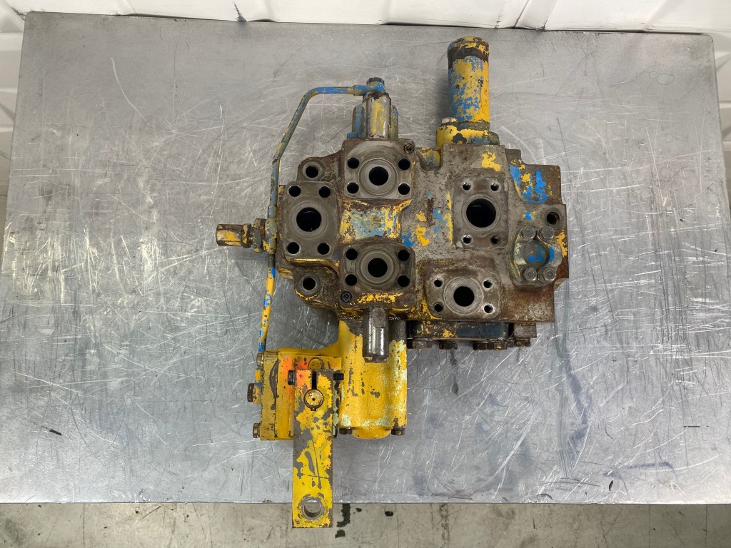 KOMATSU WA500-1 - 702-23-22003 - STEERING VALVE - Image 6