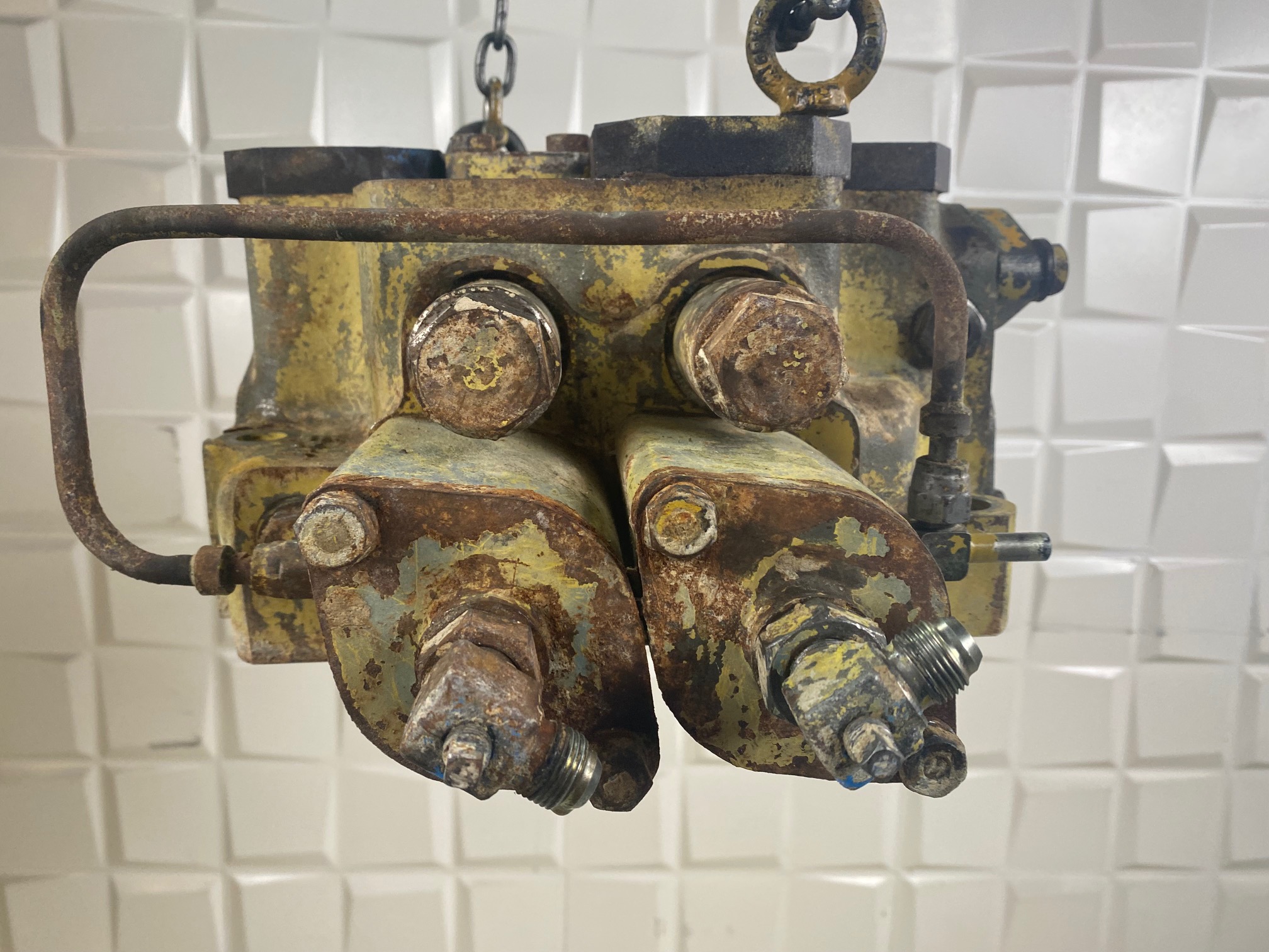 KOMATSU WA500-1 - 709-12-11901 - MAIN CONTROL VALVE (2 OUTLETS) - Image 3