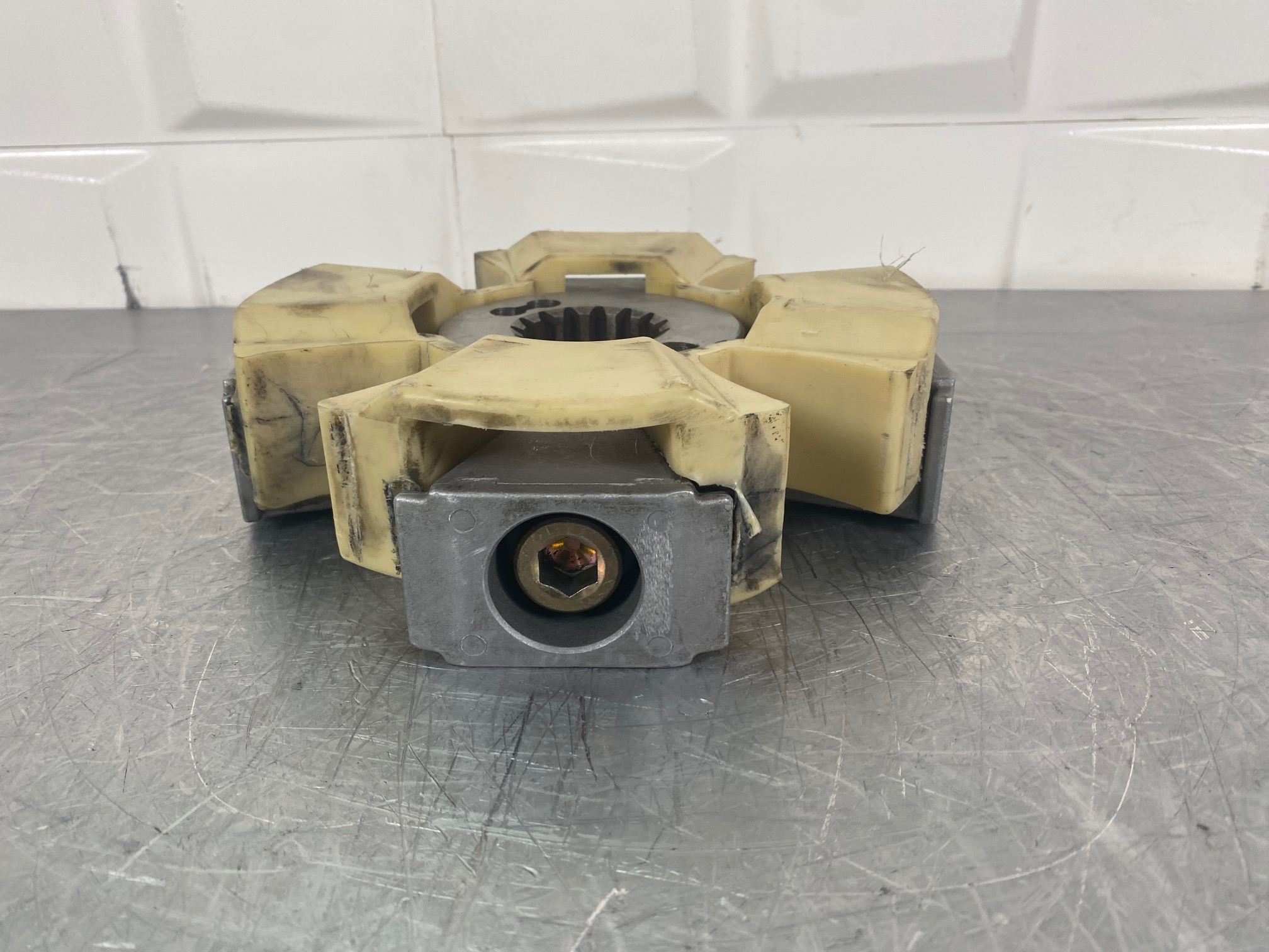 HITACHI ZX350LCN-3 - - PUMP DRIVE FLECTOR - Image 3