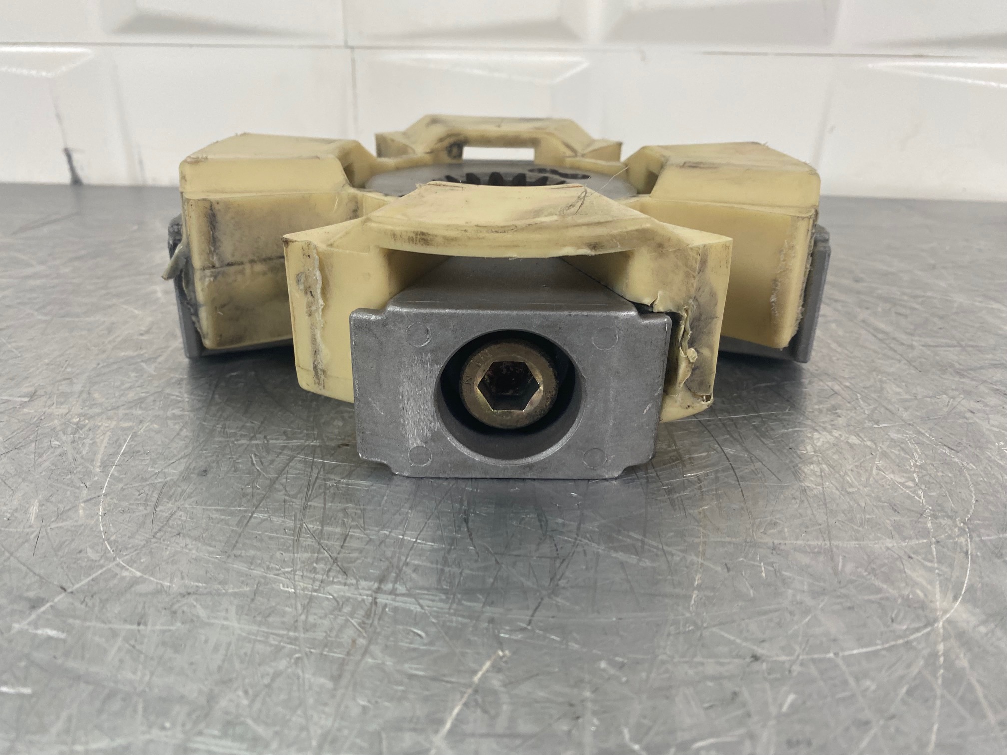 HITACHI ZX350LCN-3 - - PUMP DRIVE FLECTOR - Image 4